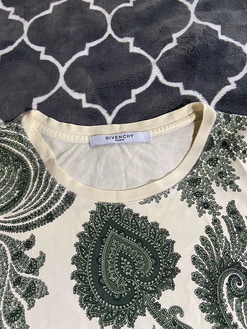 Givenchy Givenchy Short Sleeve T-Shirt, Unbeatable When Worn, Class Size US M / EU 48-50 / 2 - 2 Thumbnail