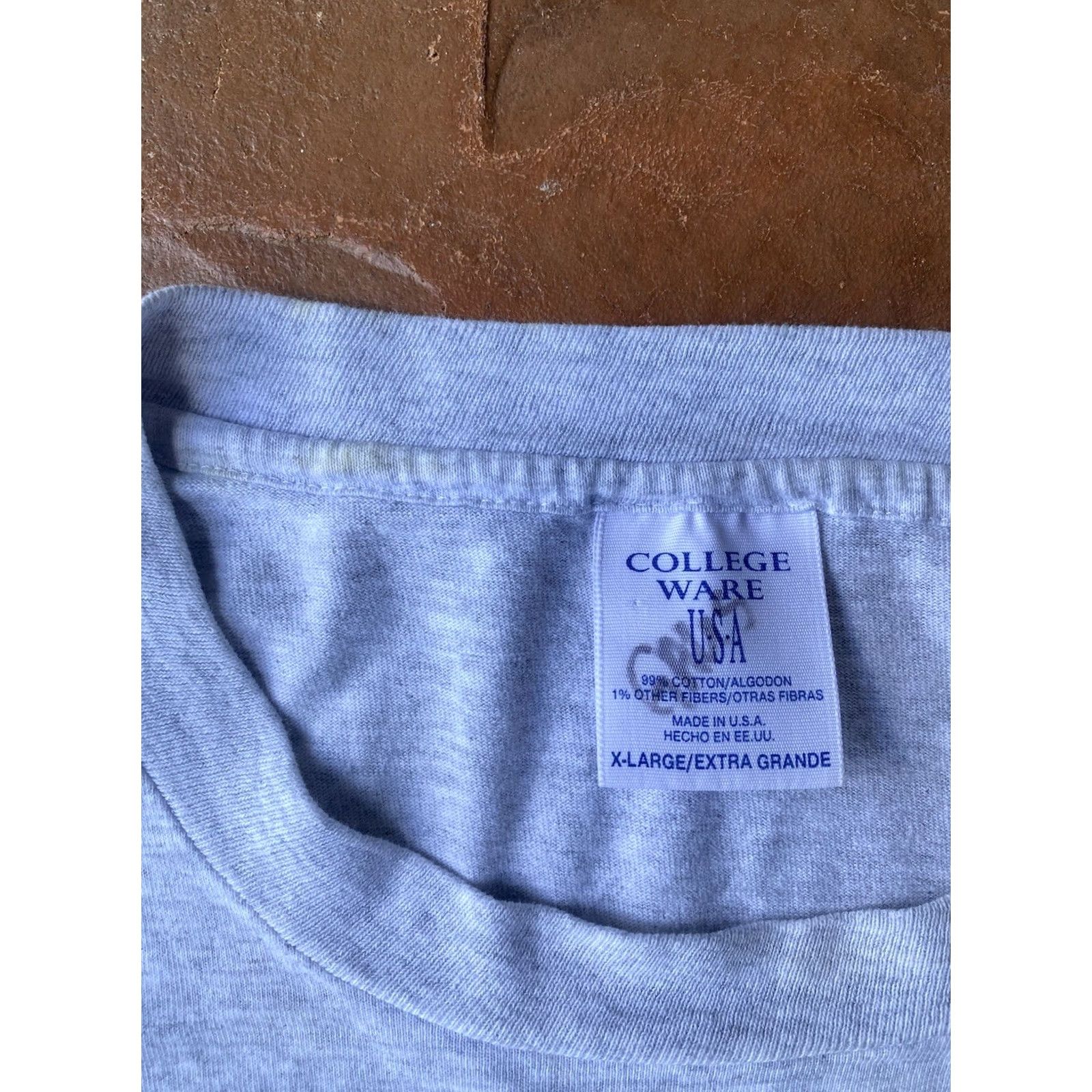 Vintage VINTAGE College Ware Football T-Shirt XL Gray Crew Neck Short Sleeve 90s Sports Soccer Logo Graphic Print Mens Size US XL / EU 56 / 4 - 2 Thumbnail