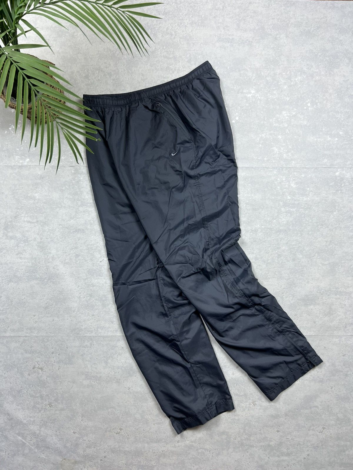 Nike 90s Nike Swoosh Vintage Y2K Gorpcore Nylon Parachute Pants Size US 34 / EU 50 - 1 Thumbnail