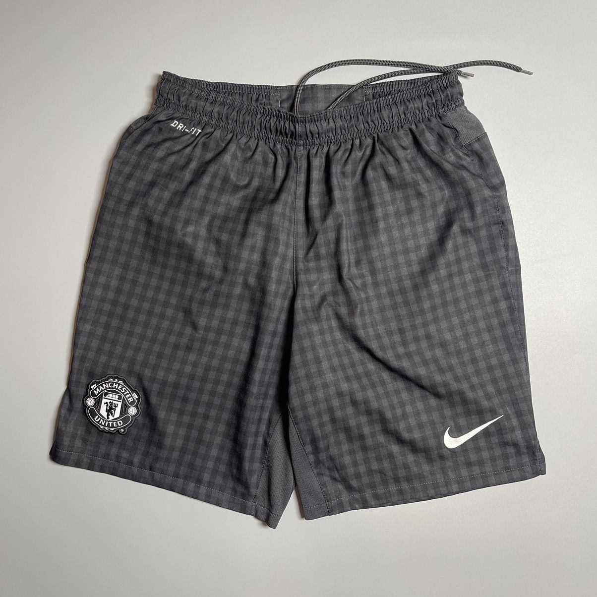 Nike × Vintage MANCHESTER UNITED NIKE 2012/2013 FOOTBALL AWAY SHORT Size US 34 / EU 50 - 1 Thumbnail
