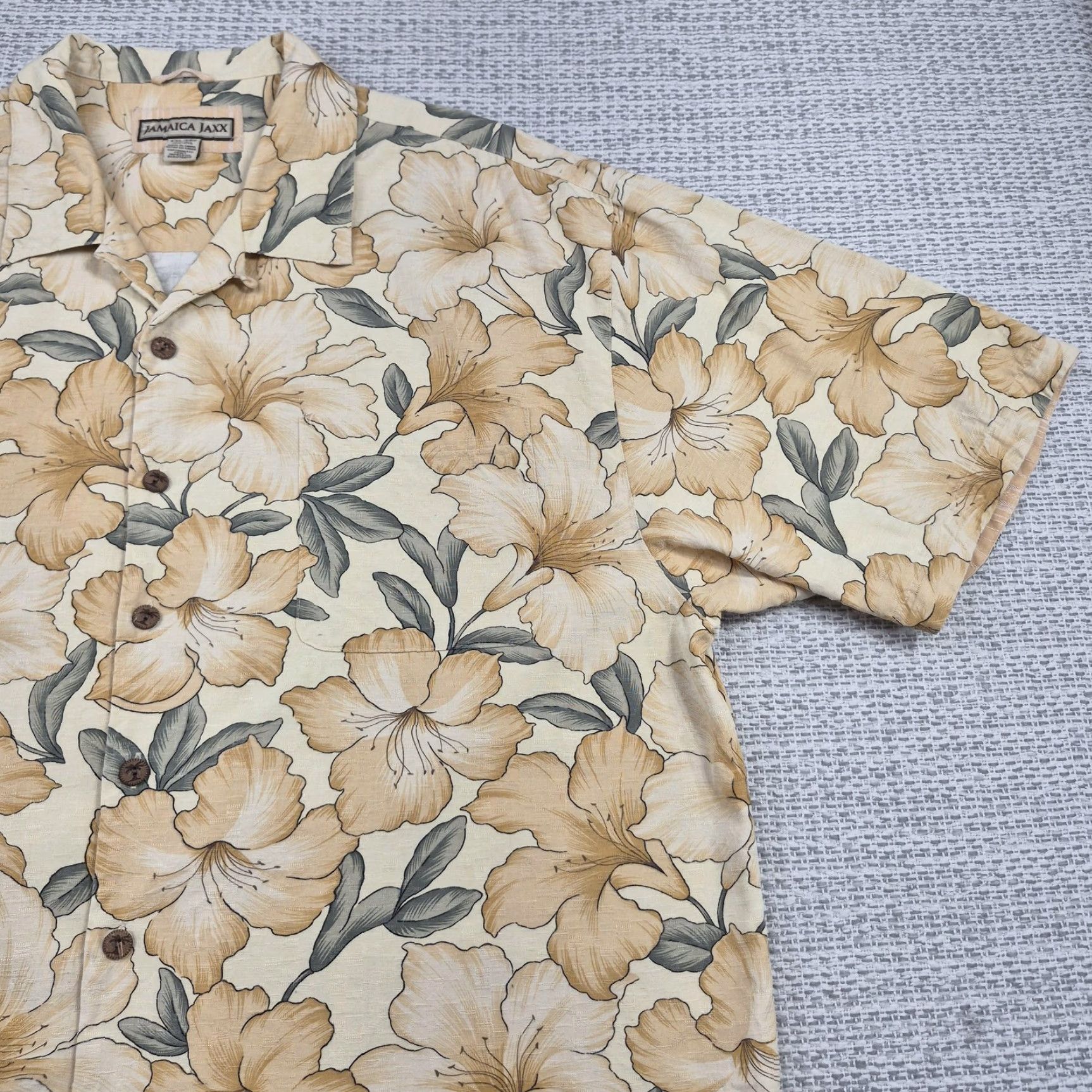 Vintage VINTAGE Jamaica Jaxx Button Up Shirt Mens 2XL Beige Silk Hawaiian Aloha Floral Camp Shirt Tropical Beach Casual Mens 2XL Size US XXL / EU 58 / 5 - 2 Thumbnail