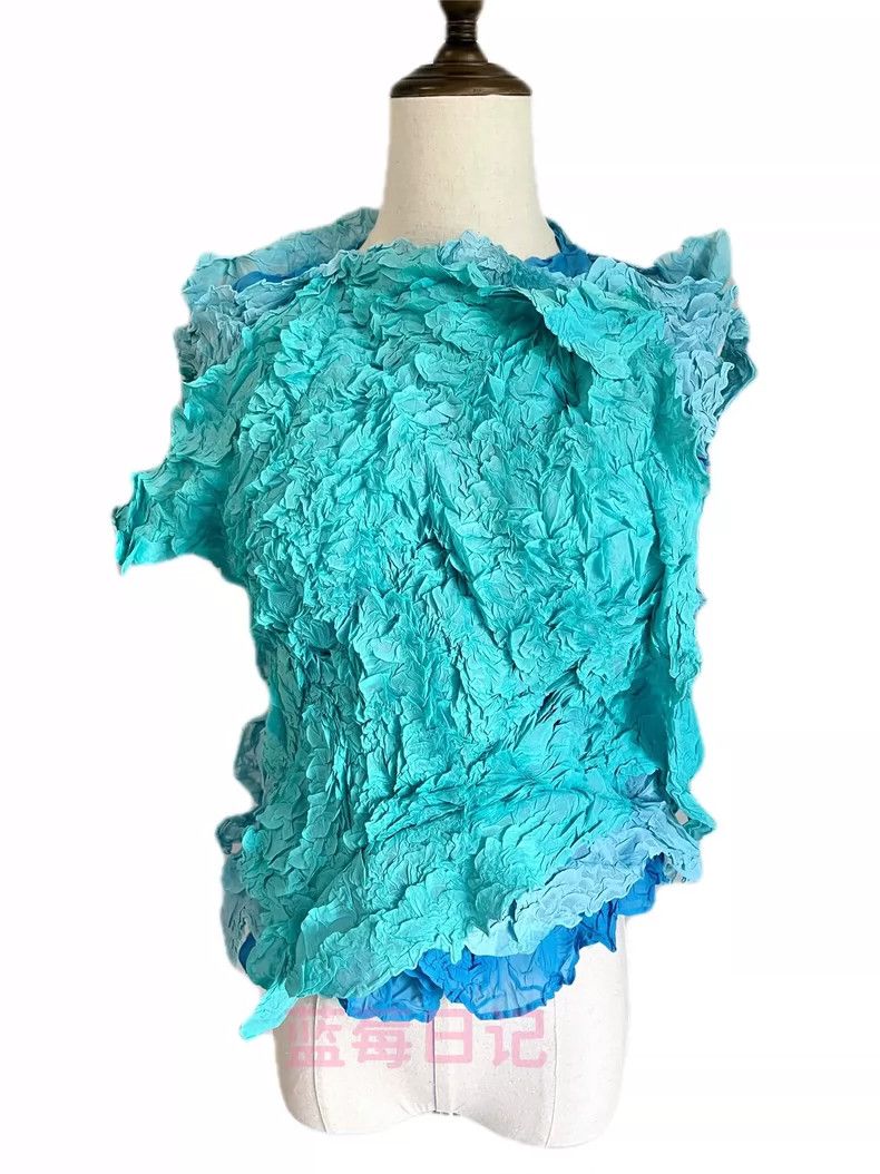 Issey Miyake Issey Miyake A three-layer petal-shaped pleated top with a Size S / US 4 / IT 40 - 1 Thumbnail