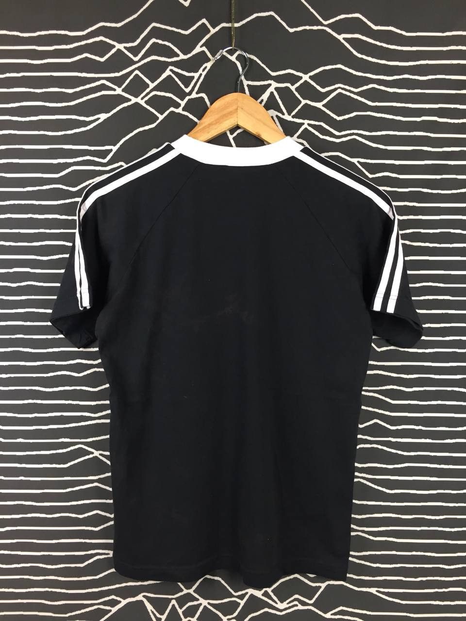 Adidas Adidas Three Stripes Small Logo Sportswear Tee Size US S / EU 44-46 / 1 - 7 Thumbnail