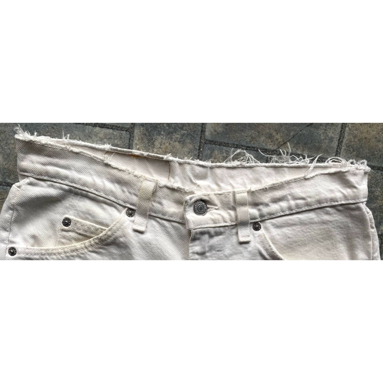 Levi's VINTAGE Levi’s 550 Orange Tab Denim Shorts White 30 Flaws Wear Cut Off Jeans Mens Short 30 White Denim Shorts Size US 30 / EU 46 - 6 Thumbnail