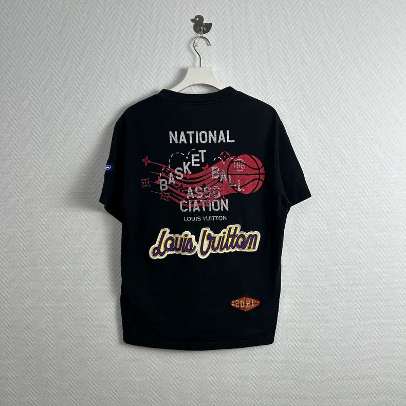 Louis Vuitton Louis Vuitton NBA Co-branded Embroidered Logo Short Sleeve Size US XL / EU 56 / 4 - 4 Thumbnail