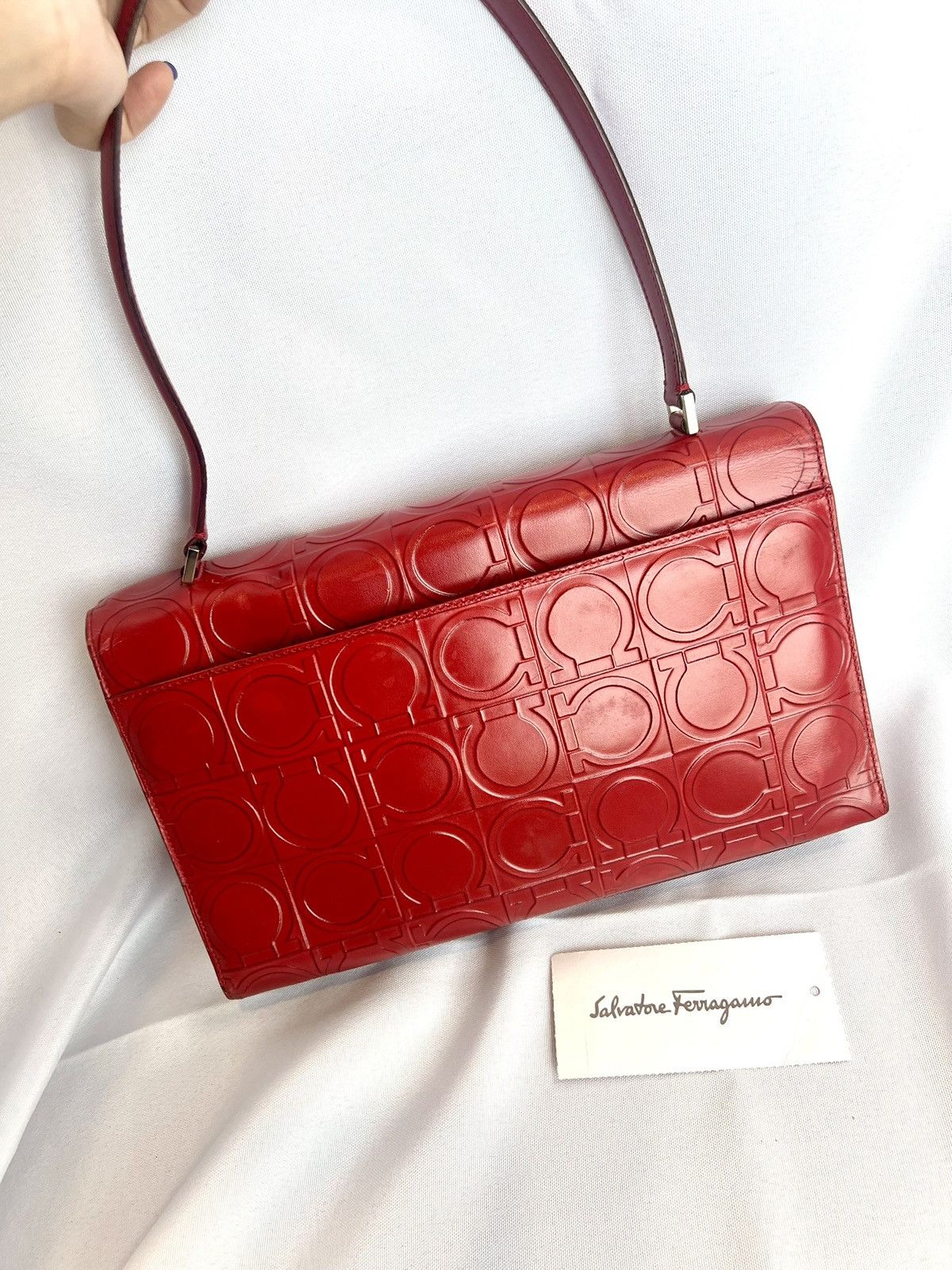 Salvatore Ferragamo Ferragamo Red Gancini Embossed Leather Shoulder Bag Size ONE SIZE - 5 Thumbnail