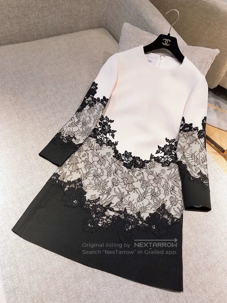 Valentino Valentino Color-blocked lace dress Size M / US 6-8 / IT 42-44 - 1 Thumbnail