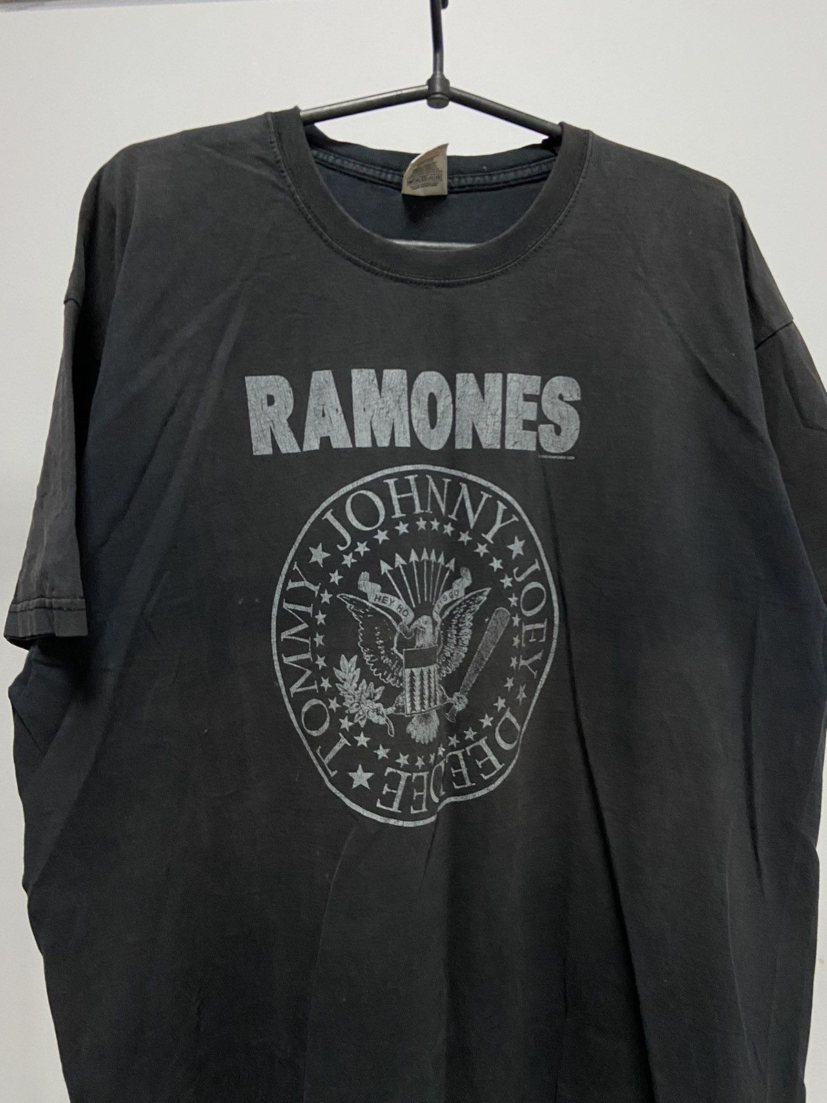 Vintage Ramones 2005 T Shirt Big Logo Vintage hey ho let's go Size US XL / EU 56 / 4 - 3 Thumbnail