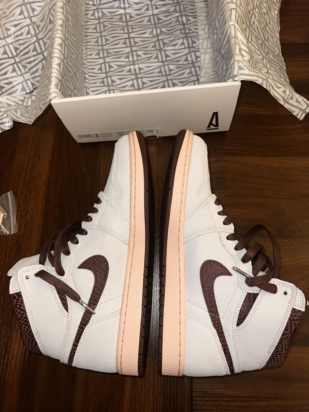 A Ma Maniere × Jordan Brand × Nike Air Jordan 1 Retro High SP Size US 10.5 / EU 43-44 - 10 Thumbnail