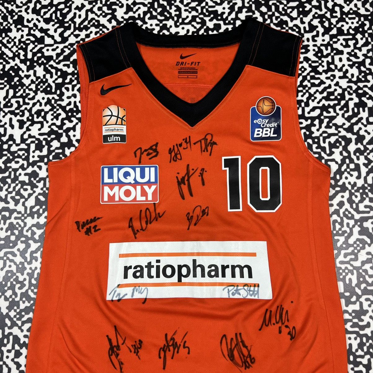 Nike Ratiopharm Ulm Hannah Signed Team Basketball Rare Jersey Size US L / EU 52-54 / 3 - 3 Thumbnail