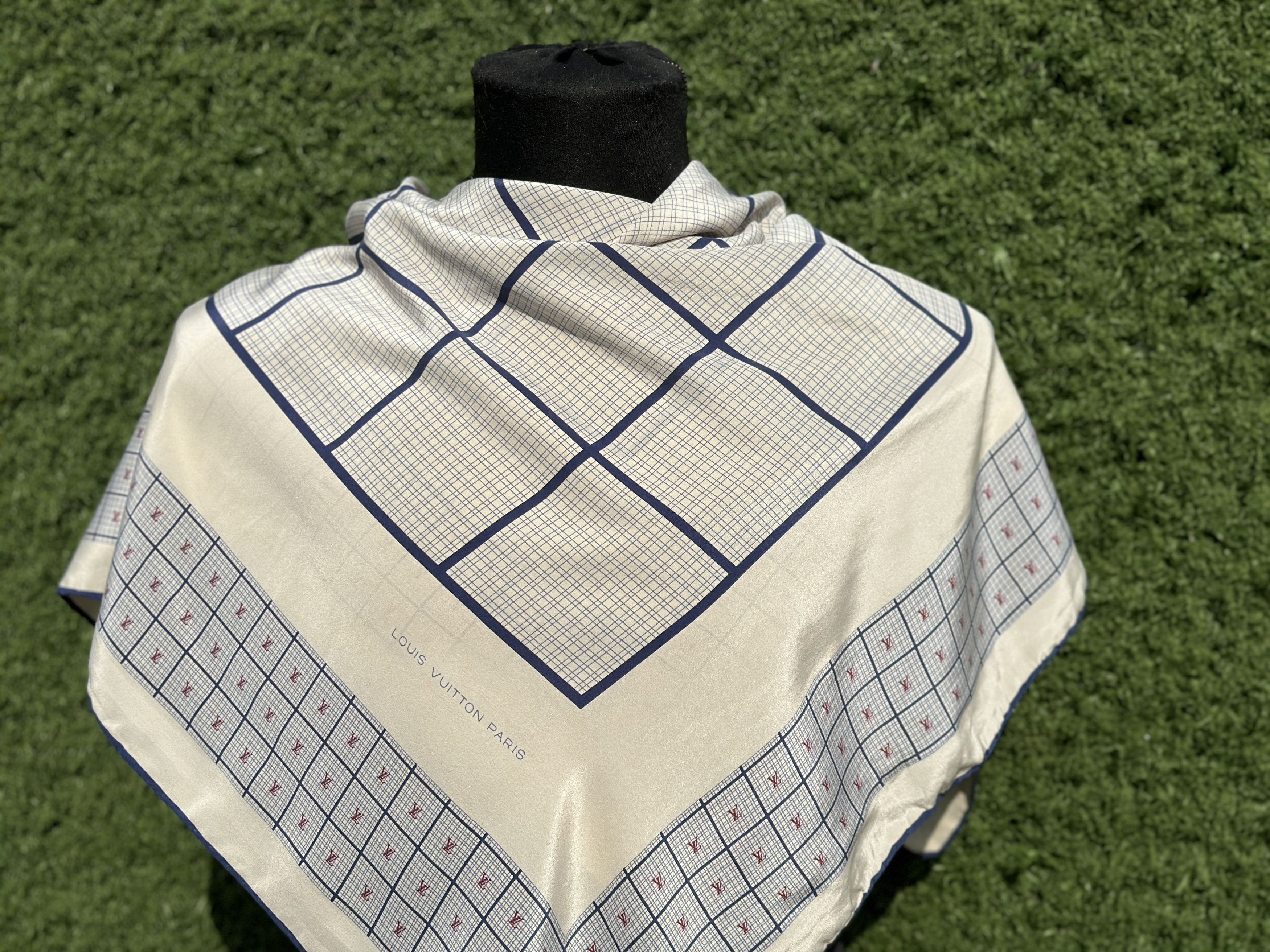 Louis Vuitton Louis Vuitton Silk Scarf Monogram Grid Square 81x83cm Size ONE SIZE - 17 Thumbnail