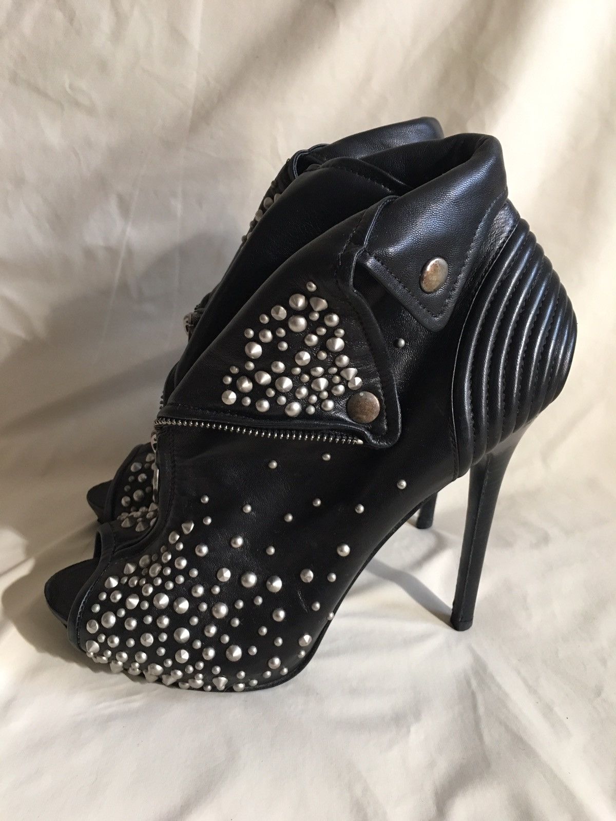 Alexander McQueen Alexander McQueen Leather Studded Faithful Skull Ankle Boots Size US 11 / IT 41 - 11 Thumbnail