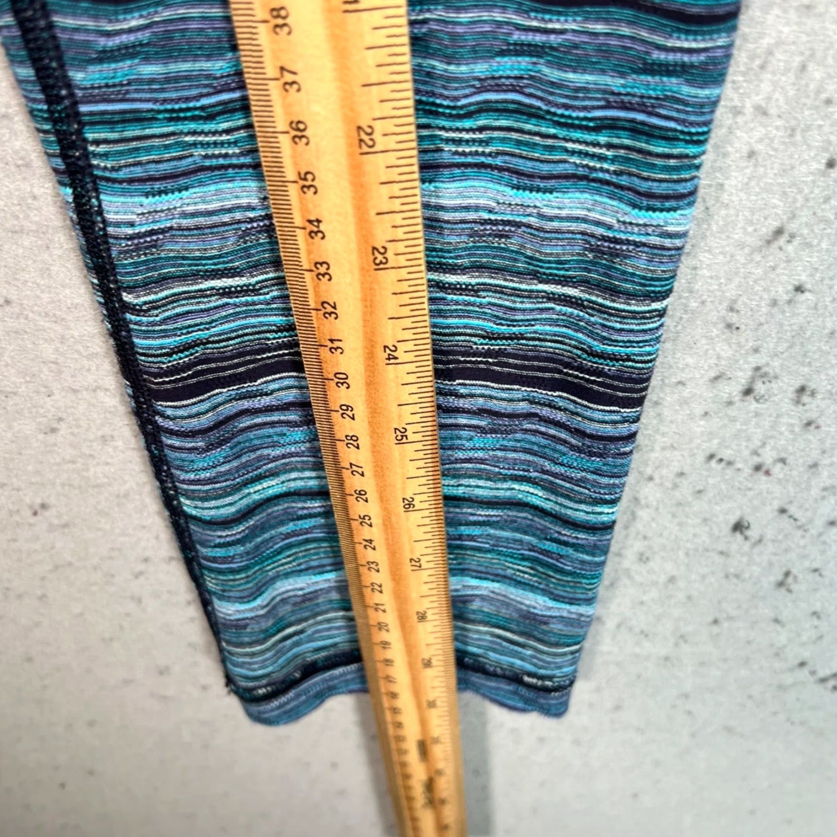 Lululemon Lululemon High-Rise 3/4 Length Leggings Size 4 Blue Stripe Pattern Yoga Pants Size 27" / US 4 / IT 40 - 6 Thumbnail