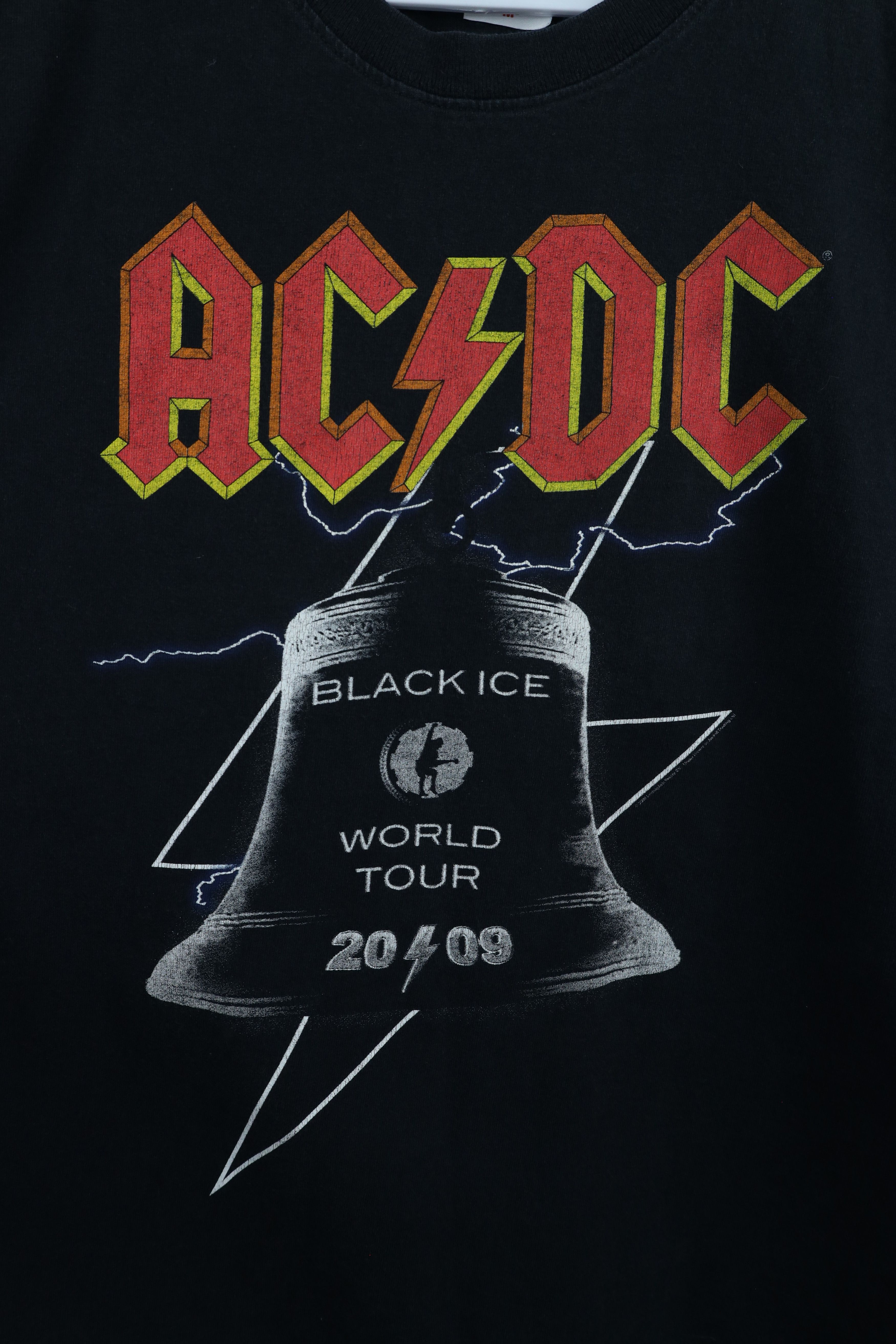 Vintage Vintage Y2K Black Ice World Tour ACDC Band T-Shirt Black Size US M / EU 48-50 / 2 - 4 Thumbnail