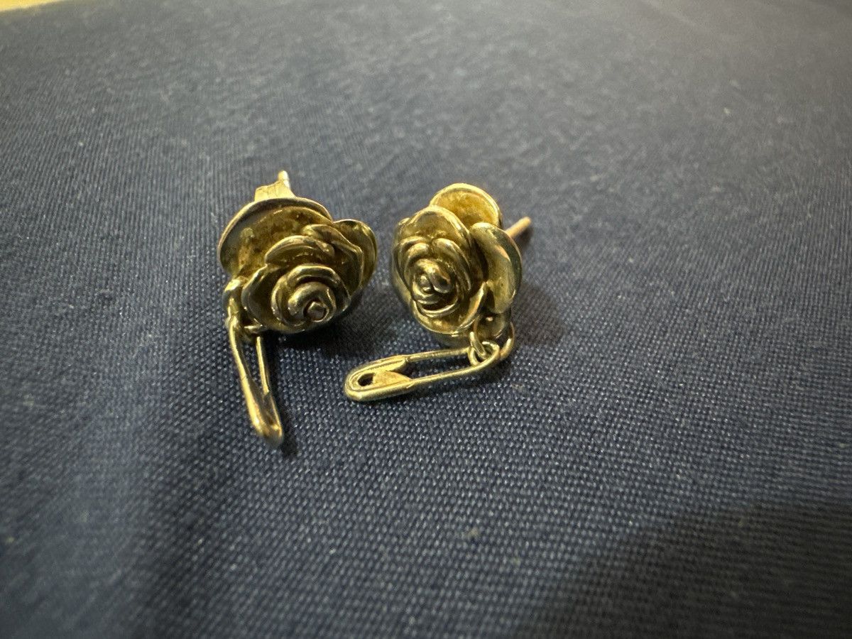 Stolen Girlfriends Club Stolen Girlfriends Club Rose paperclip earrings Size ONE SIZE - 1 Preview