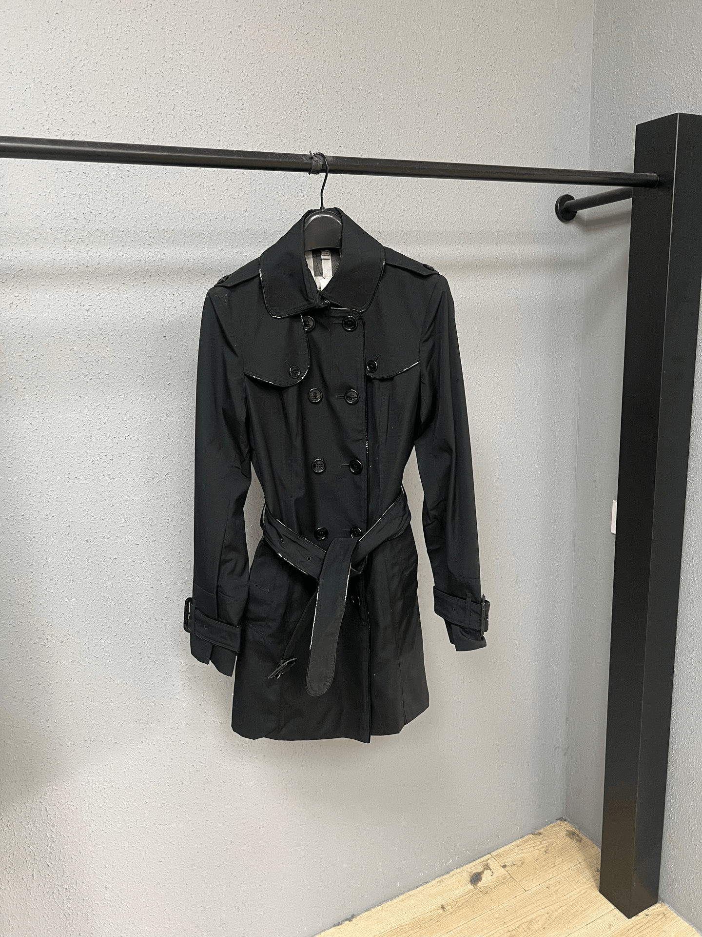 Burberry Burberry Plaid Coat M Women Size M / US 6-8 / IT 42-44 - 1 Thumbnail