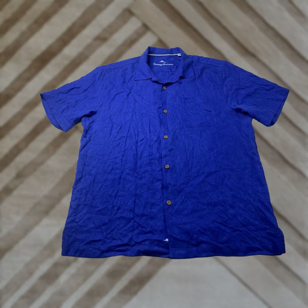 Tommy Bahama Tommy Bahama Shirt Blue Silk Short Sleeve L Men Hibiscus Floral Button-Up, Floral, Camp Shirt Size US L / EU 52-54 / 3 - 1 Thumbnail