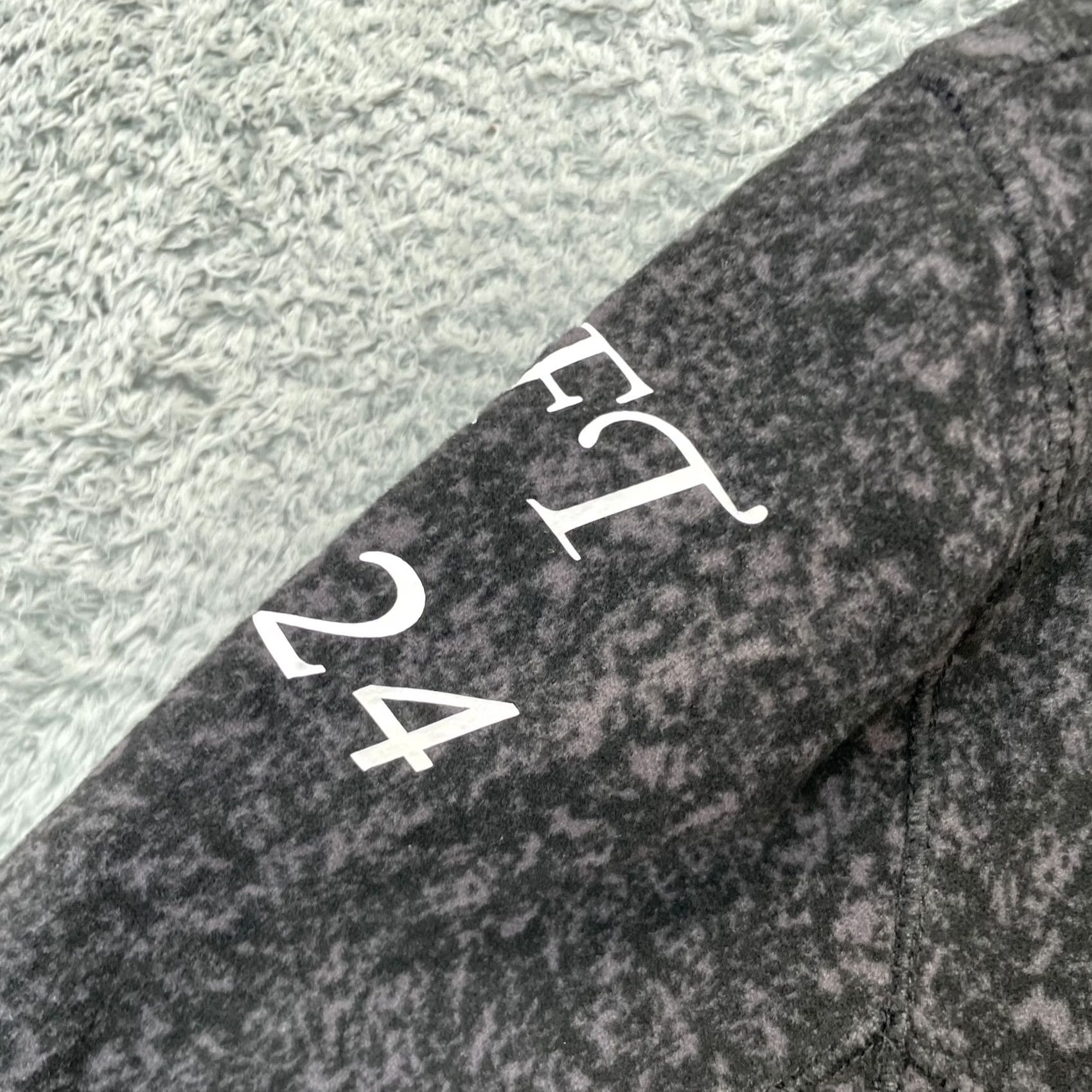Spyder Spyder Fleece Top Womens Medium Black Abstract Stretch Thumbhole Sleeve Half Zip Size M / US 6-8 / IT 42-44 - 7 Thumbnail