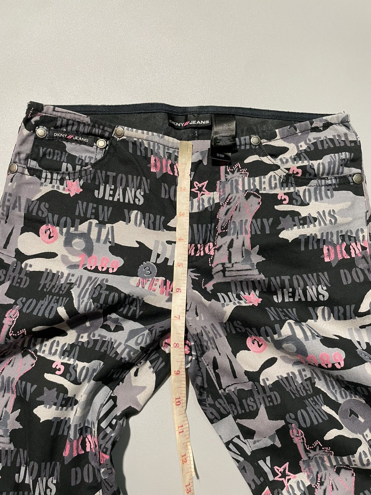 DKNY × Vintage Y2€ DKNY All Over Print Jeans Size 25" / US 0 / IT 36 - 10 Thumbnail