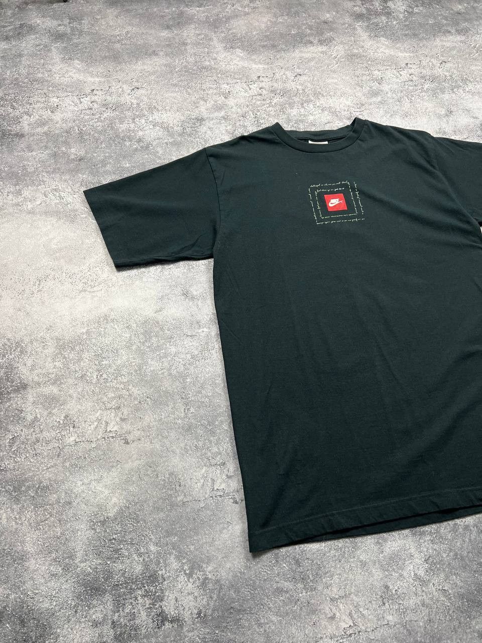 Nike Vintage Tee 90s Nike Central Box Logo Swoosh T-shirt Y2k Size US L / EU 52-54 / 3 - 2 Thumbnail