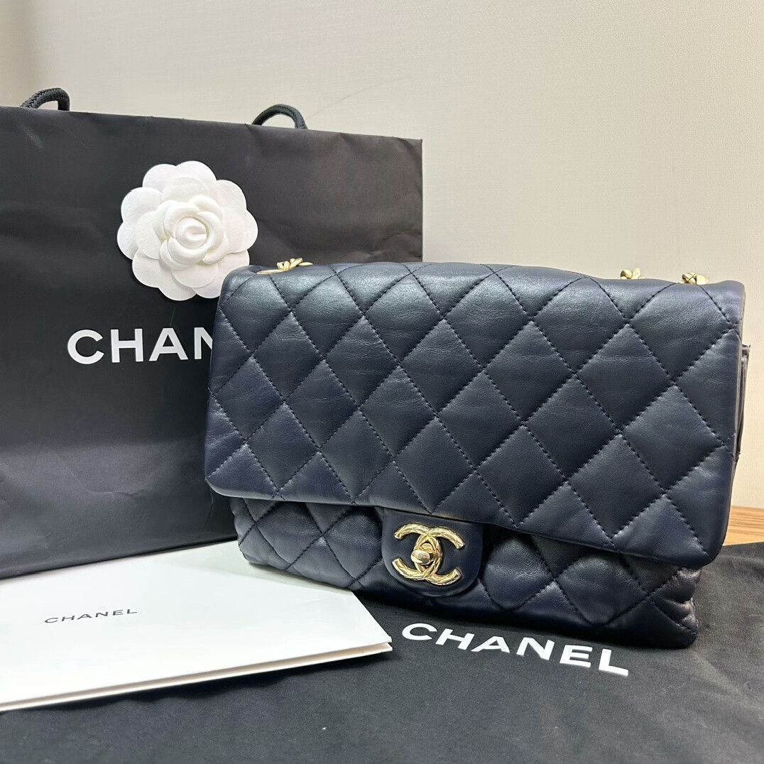 Chanel Pre-loved Bag Very good condition Size ONE SIZE - 1 Thumbnail