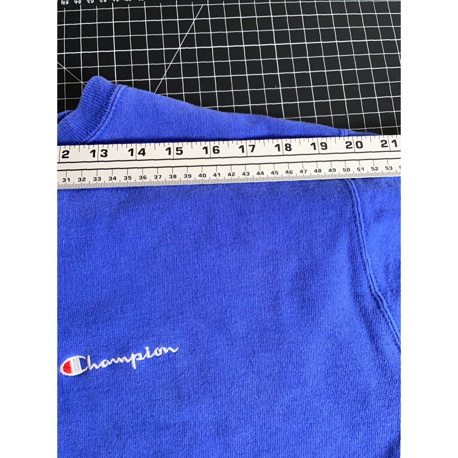 Champion VINTAGE Champion Crewneck Sweatshirt Adult XL Blue Script Embroidery 90s Mens Size US XL / EU 56 / 4 - 7 Thumbnail