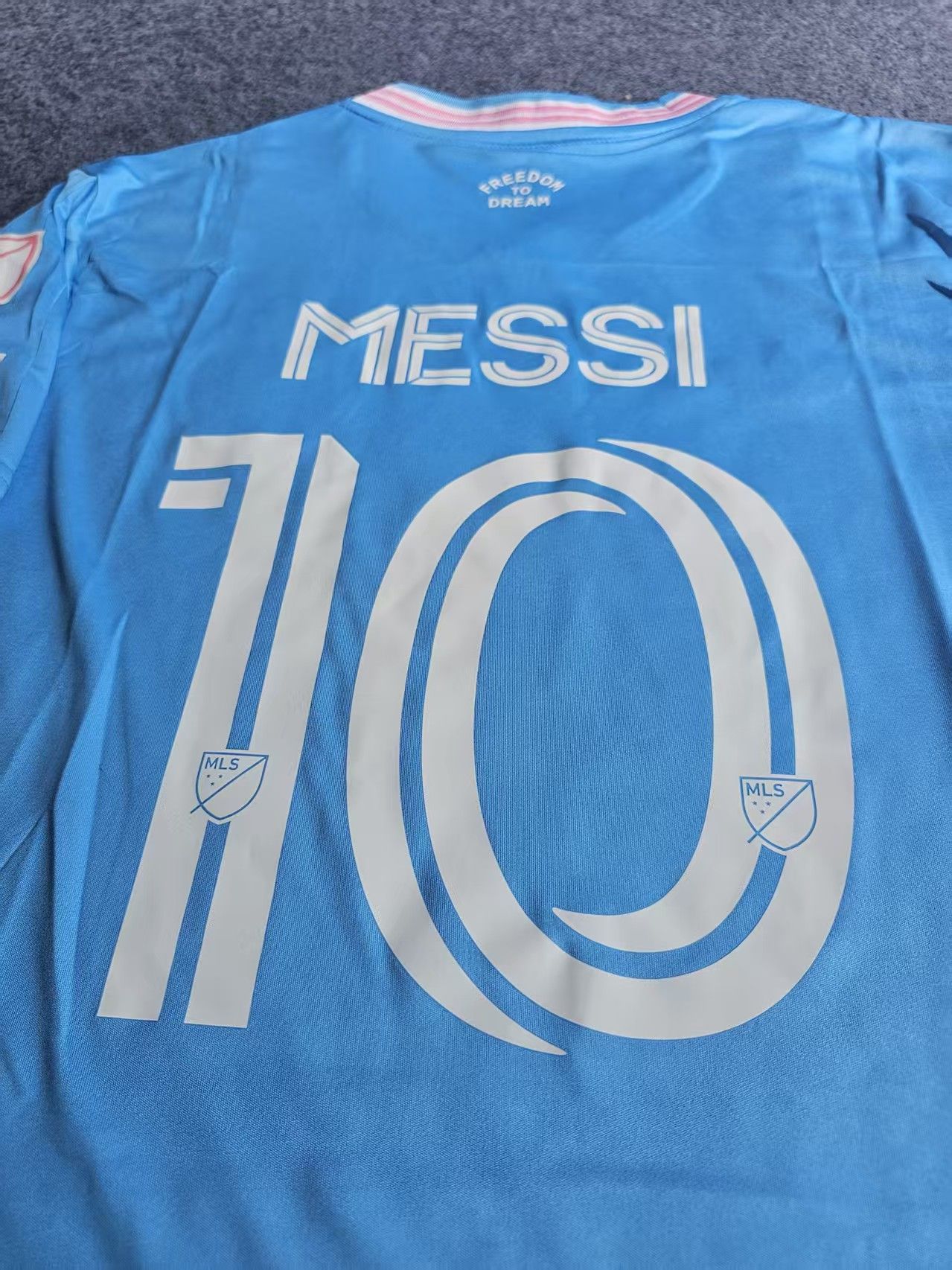 Other 2025 26 Miami #10 Messi Jersey Away M Size US M / EU 48-50 / 2 - 3 Thumbnail