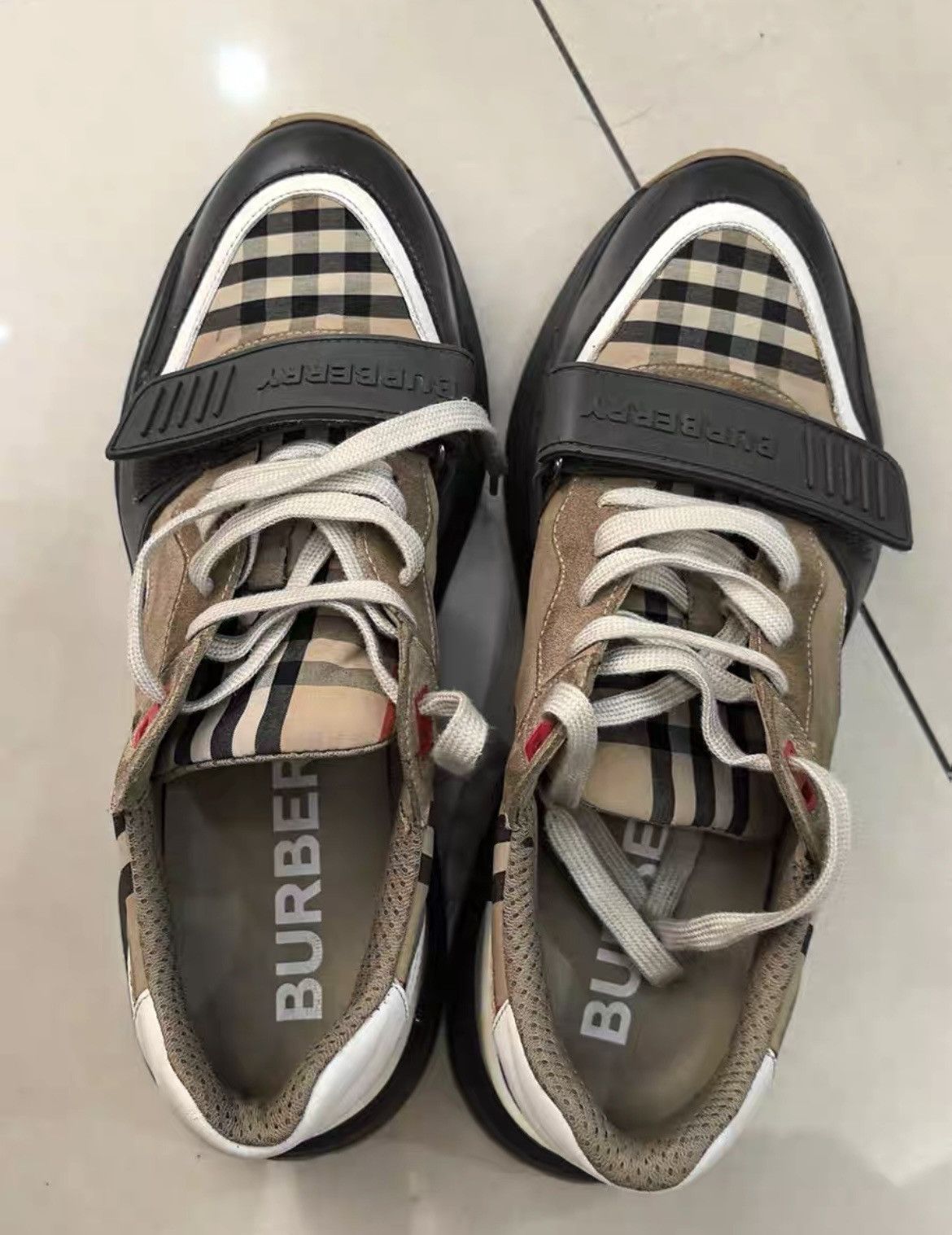 Burberry Burberry Ramsey 'Vintage Check - Beige' Size US 9 / EU 42 - 2 Thumbnail
