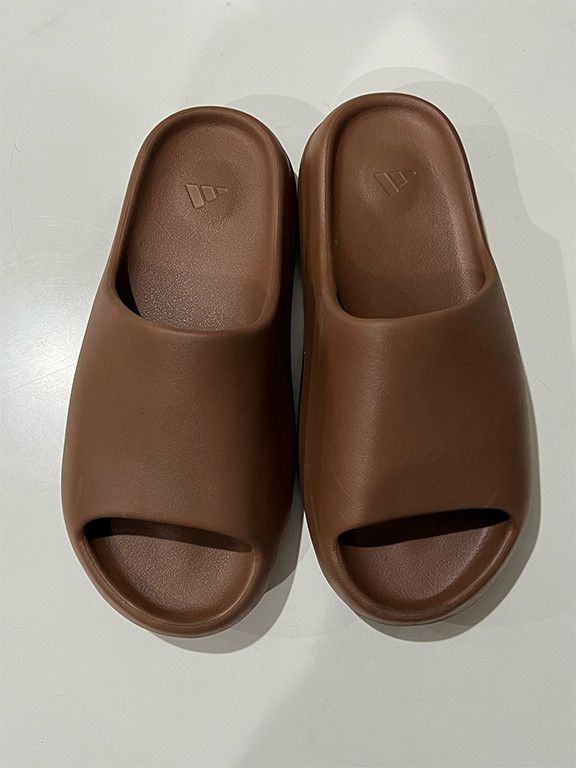 Yeezy adidas Yeezy Slide Flax Size US 11 / EU 44 - 3 Thumbnail
