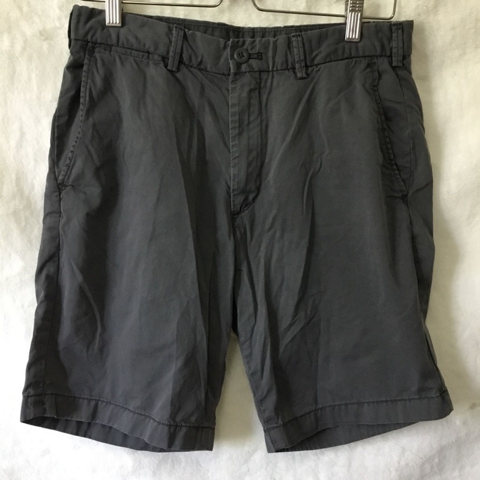 Uniqlo Uniqlo Men's Charcoal Gray Flat-Front Shorts Size US 28 / EU 44 - 1 Thumbnail