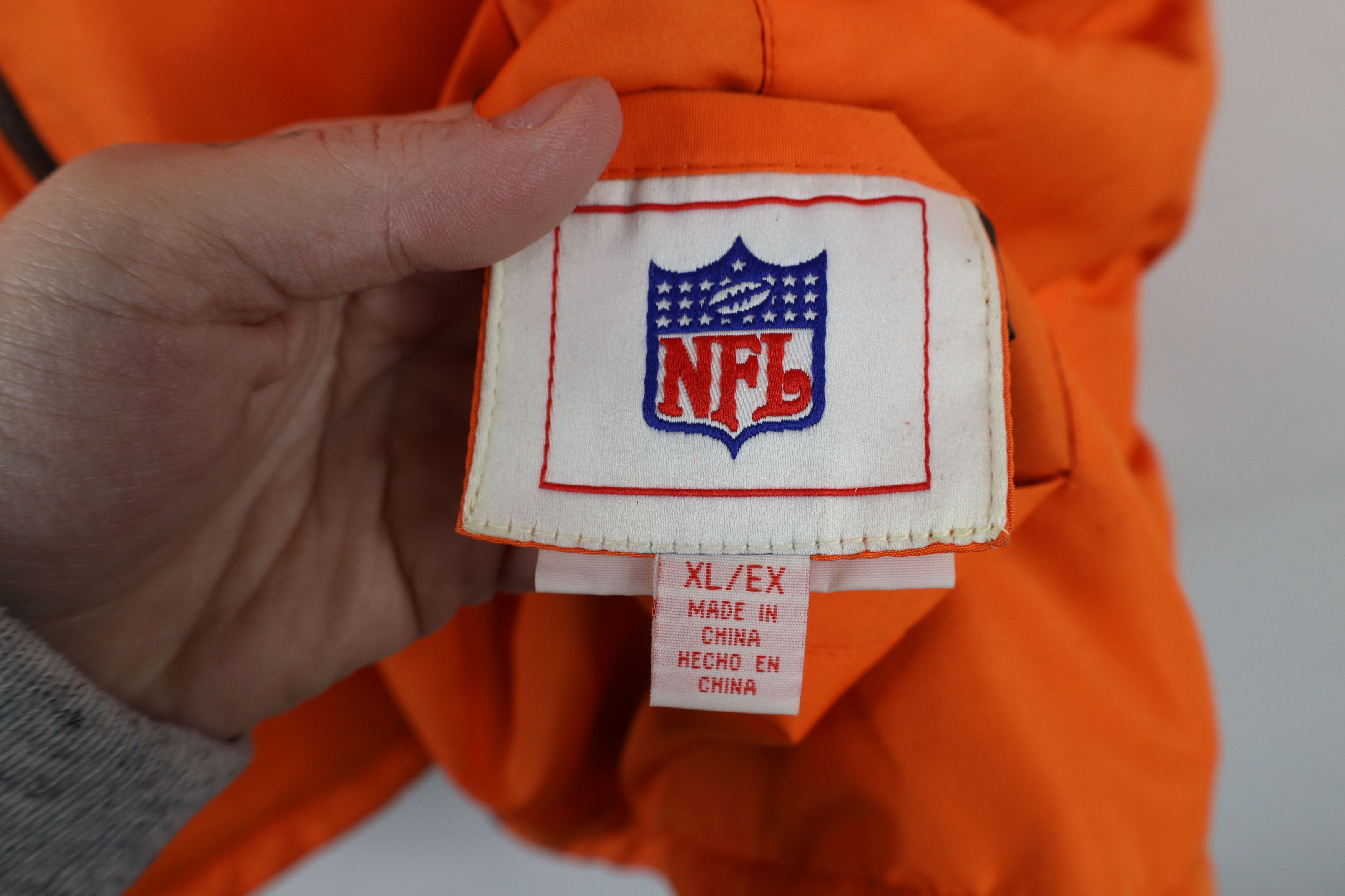 Vintage Vintage NFL Reversible Cleveland Browns Football Vest Jacket Size US XL / EU 56 / 4 - 6 Thumbnail