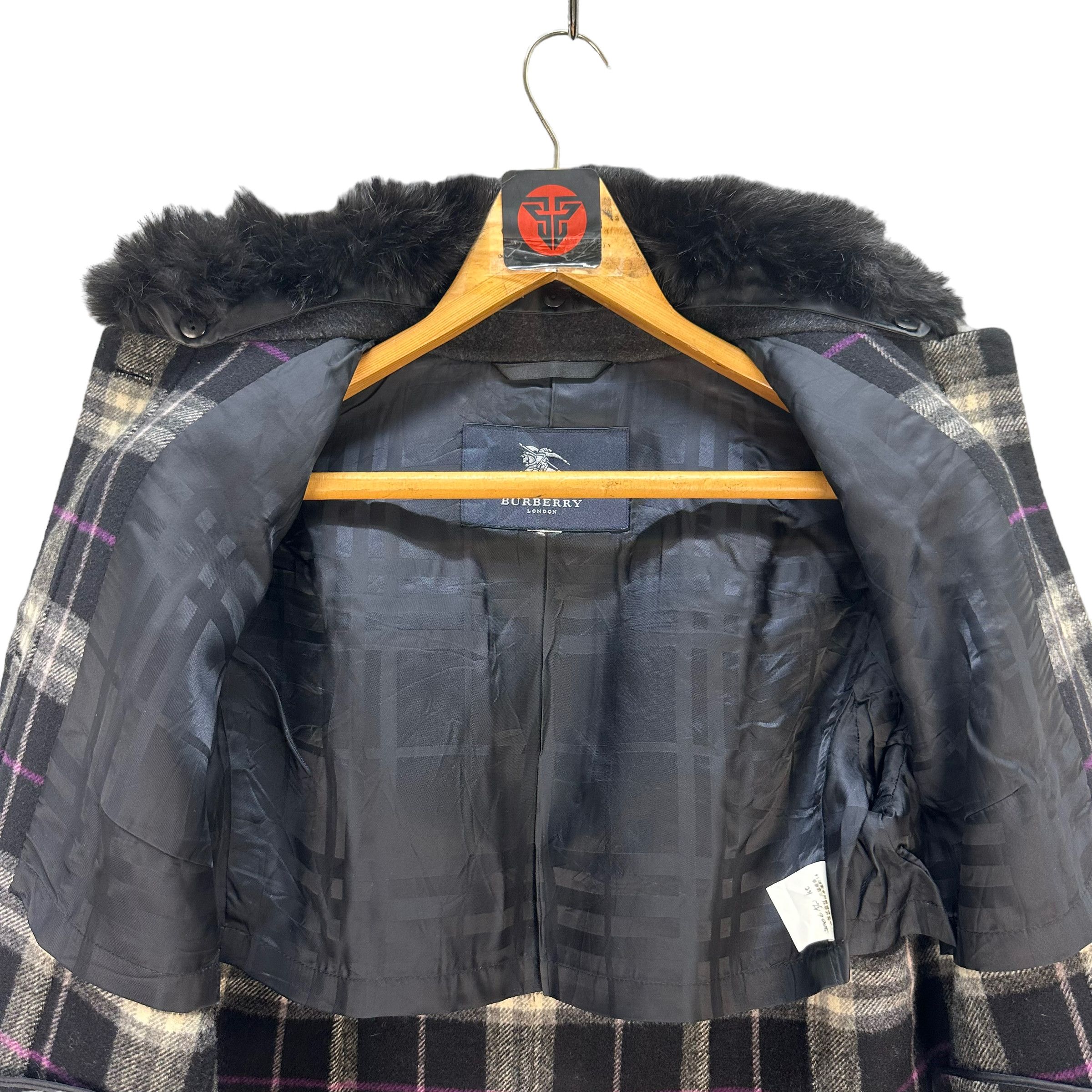 Burberry BURBERRY LONDON AW 2006 FUR NECK WOOL COAT #7666-162 Size S / US 4 / IT 40 - 7 Thumbnail
