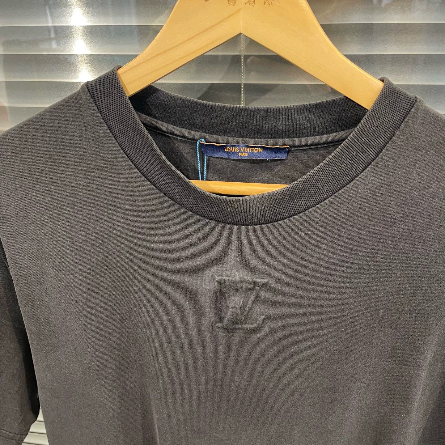 Louis Vuitton LV Embossed Short Sleeve L 99 New Size US L / EU 52-54 / 3 - 4 Thumbnail