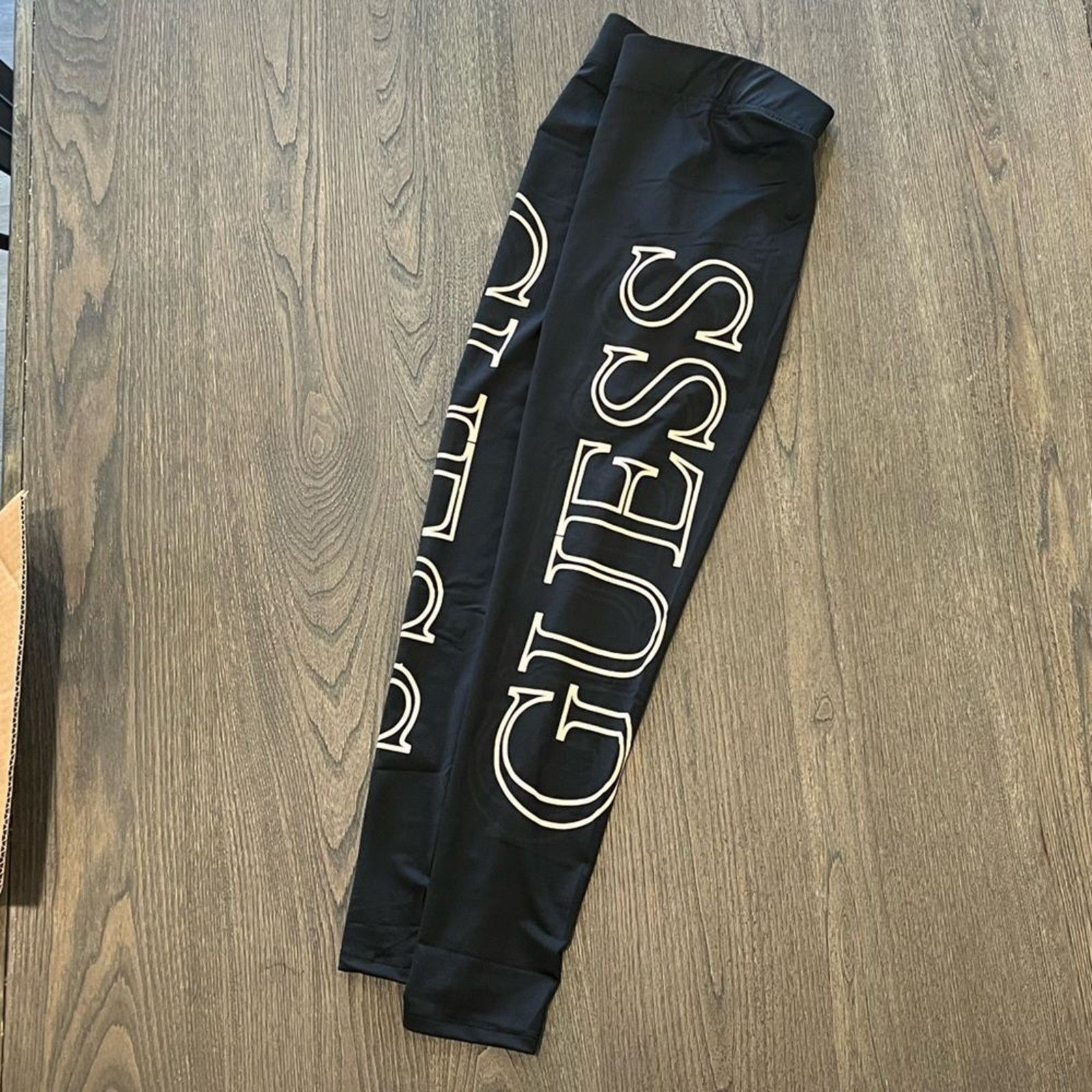 Guess NWOT Guess Black Cropped Capri Leggings Logo Print Size S Size 26" / US 2 / IT 38 - 5 Thumbnail