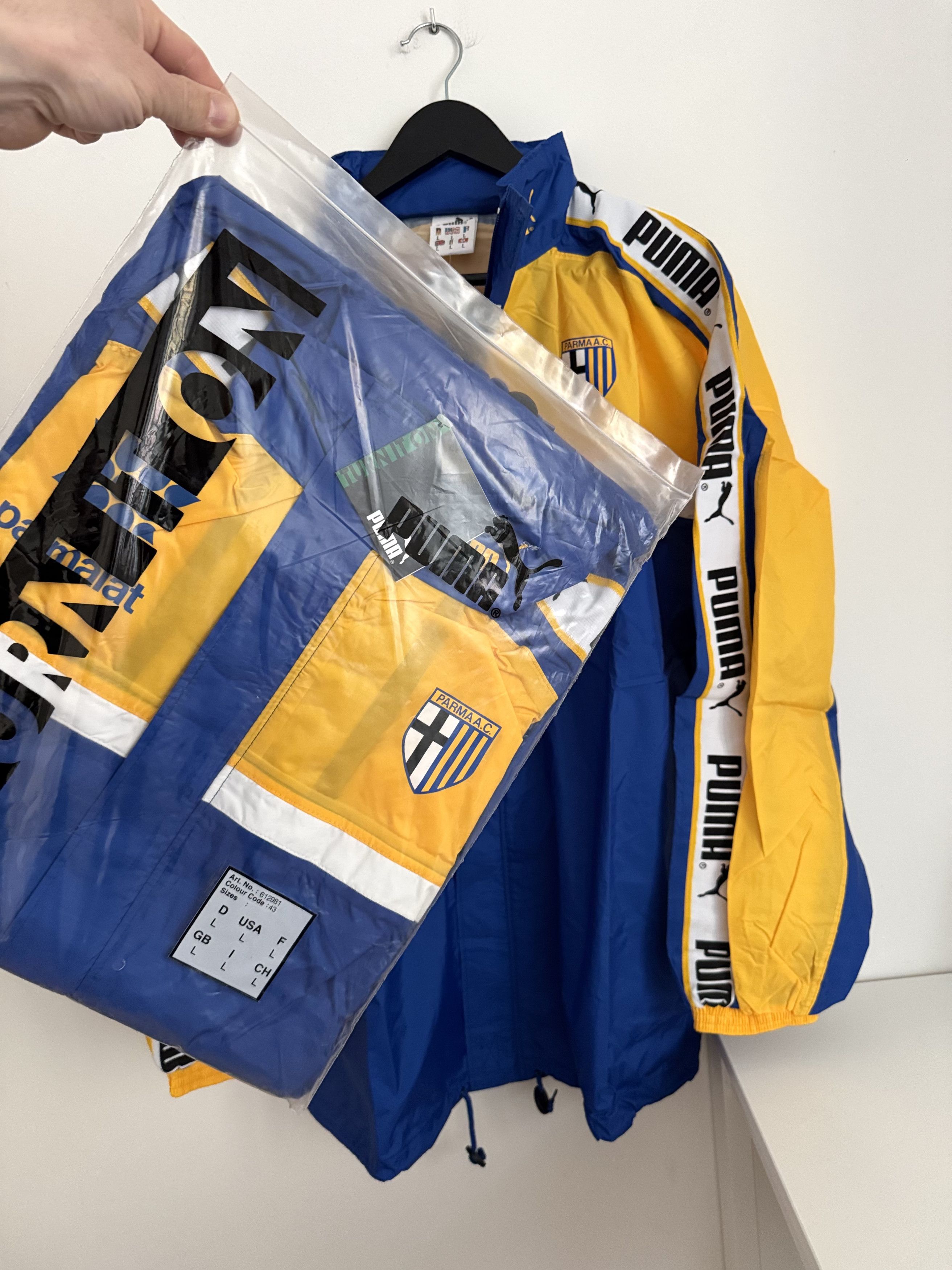 Puma Vintage-Style Parma Calcio Puma Jacket New Football Size US L / EU 52-54 / 3 - 1 Thumbnail