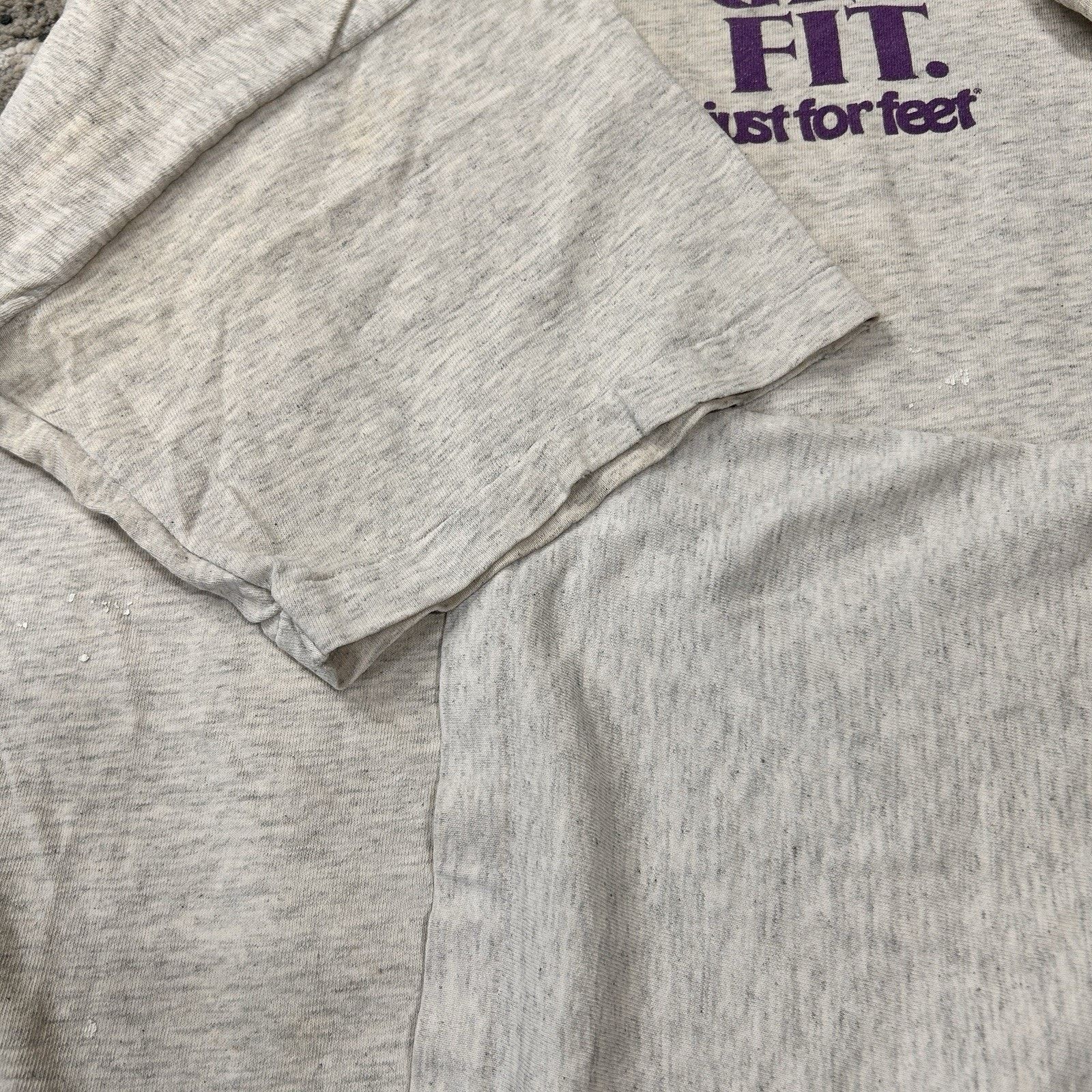 Gildan Vintage 90s Just For Feet We Fit The World Graphic T-Shirt Size US L / EU 52-54 / 3 - 9 Thumbnail