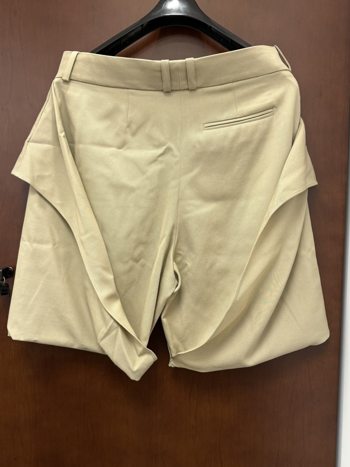 JW Anderson JW Anderson beige wool sculptural shorts 40 Size US 32 / EU 48 - 3 Thumbnail