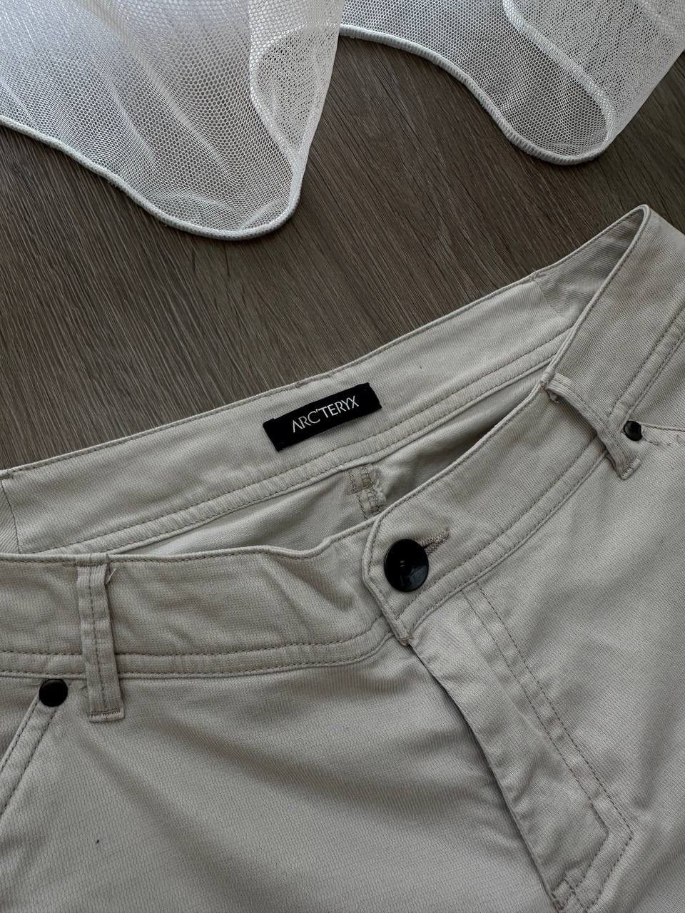 Arc'teryx × Vintage Vintage Arc’Teryx Cargo Outdoor White Pants Size US 30 / EU 46 - 18 Thumbnail