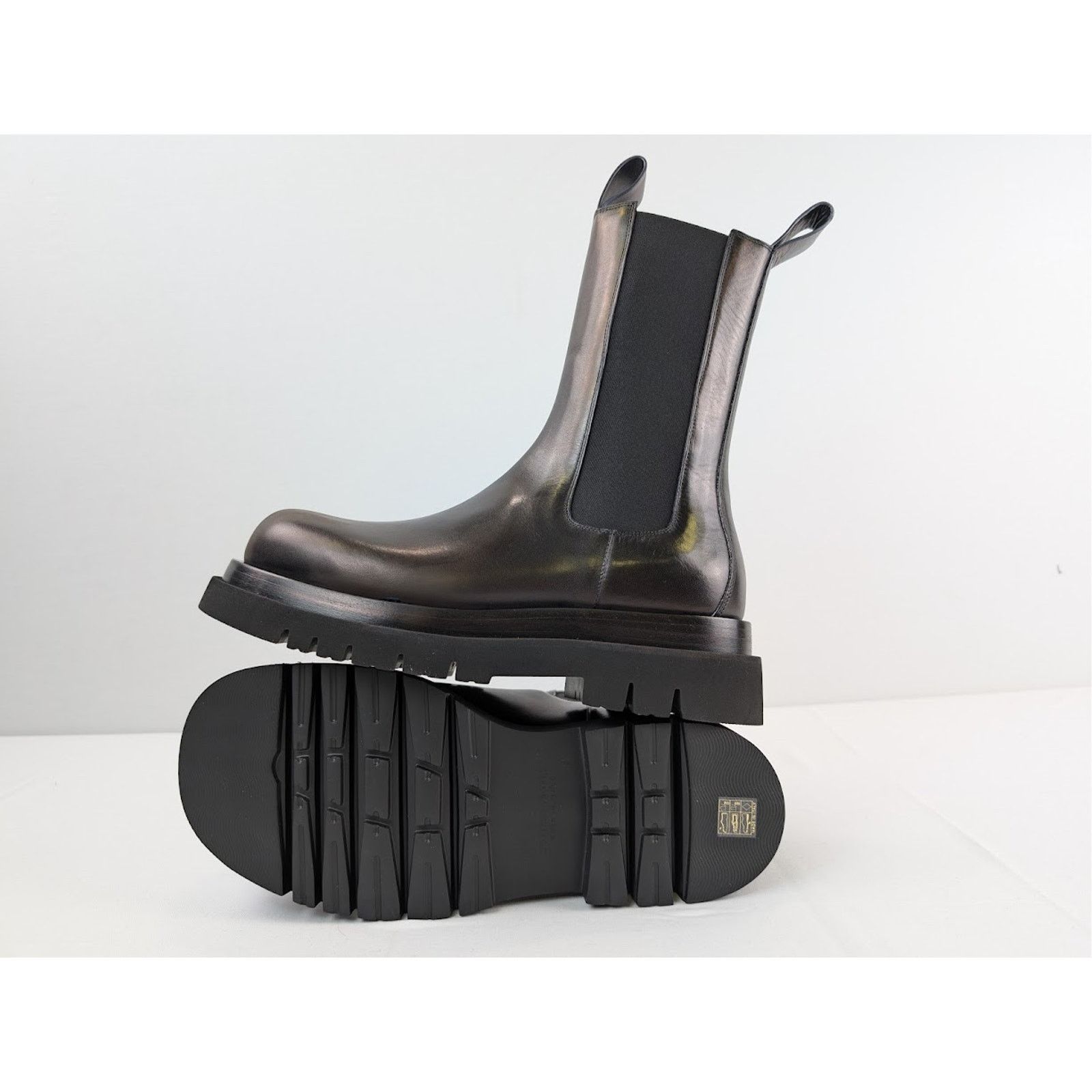 Bottega Veneta o1rshd1 Lug Boots in Ebony Size US 7 / EU 40 - 12 Thumbnail