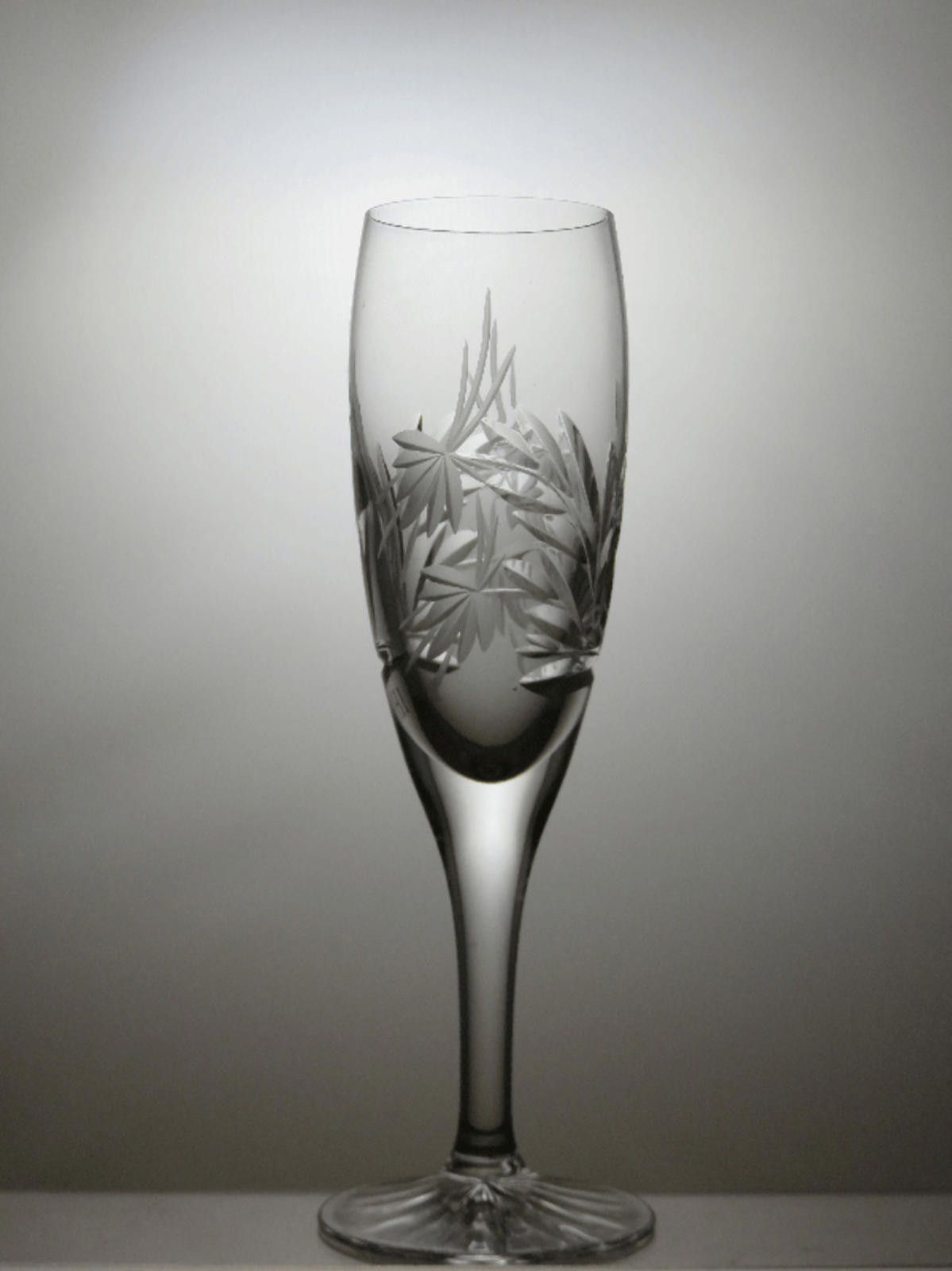 The Unbranded Brand Lead Crystal Cut Glass Champagne Flute With Engraving H1 Size ONE SIZE - 1 Thumbnail