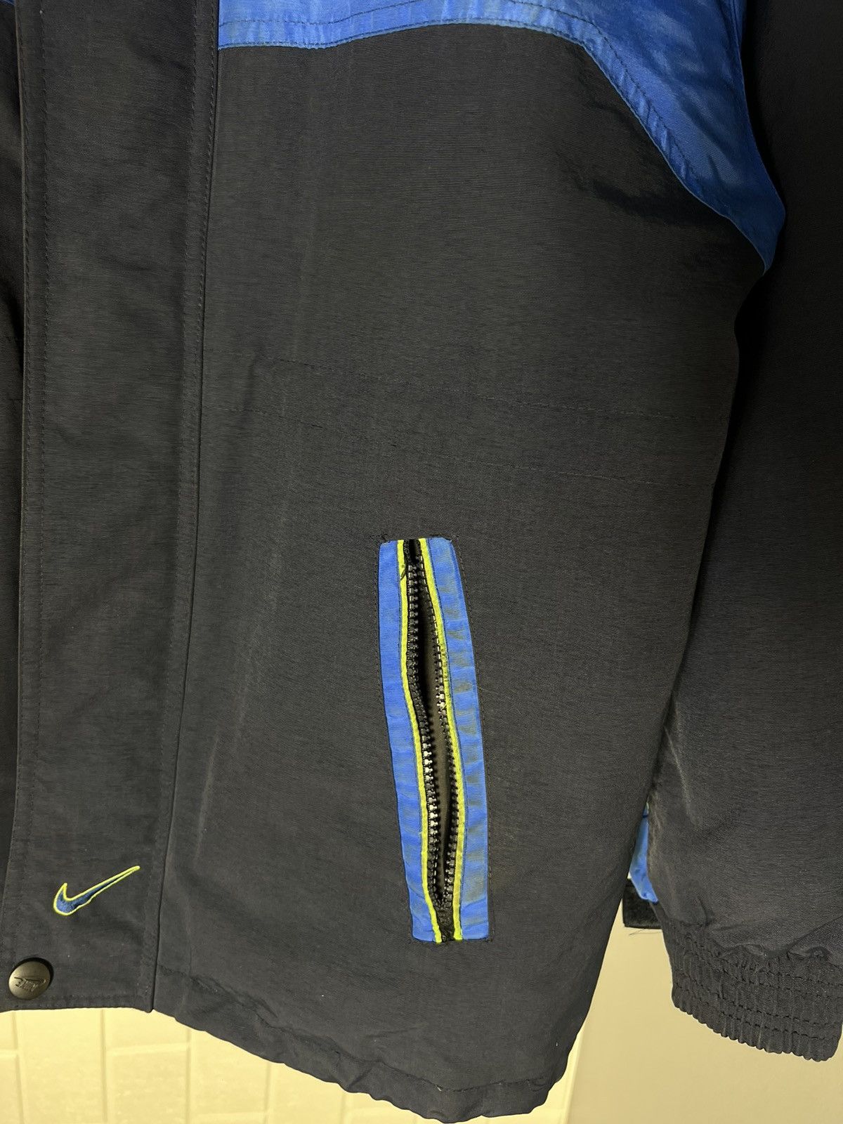 Vintage VERY RARE NIKE BIG LOGO SWOOSH RETRO JACKET INTER MILAN SOCCER JERSEY Y2K 90s Size US XXL / EU 58 / 5 - 14 Thumbnail