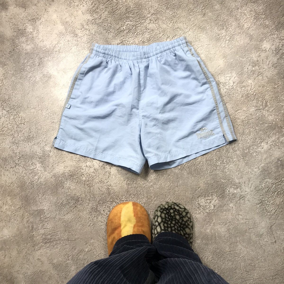 Vintage Vintage 90s Lonsdale Baggy Shorts Y2K Streetwear Faded 30 Size US 30 / EU 46 - 1 Thumbnail