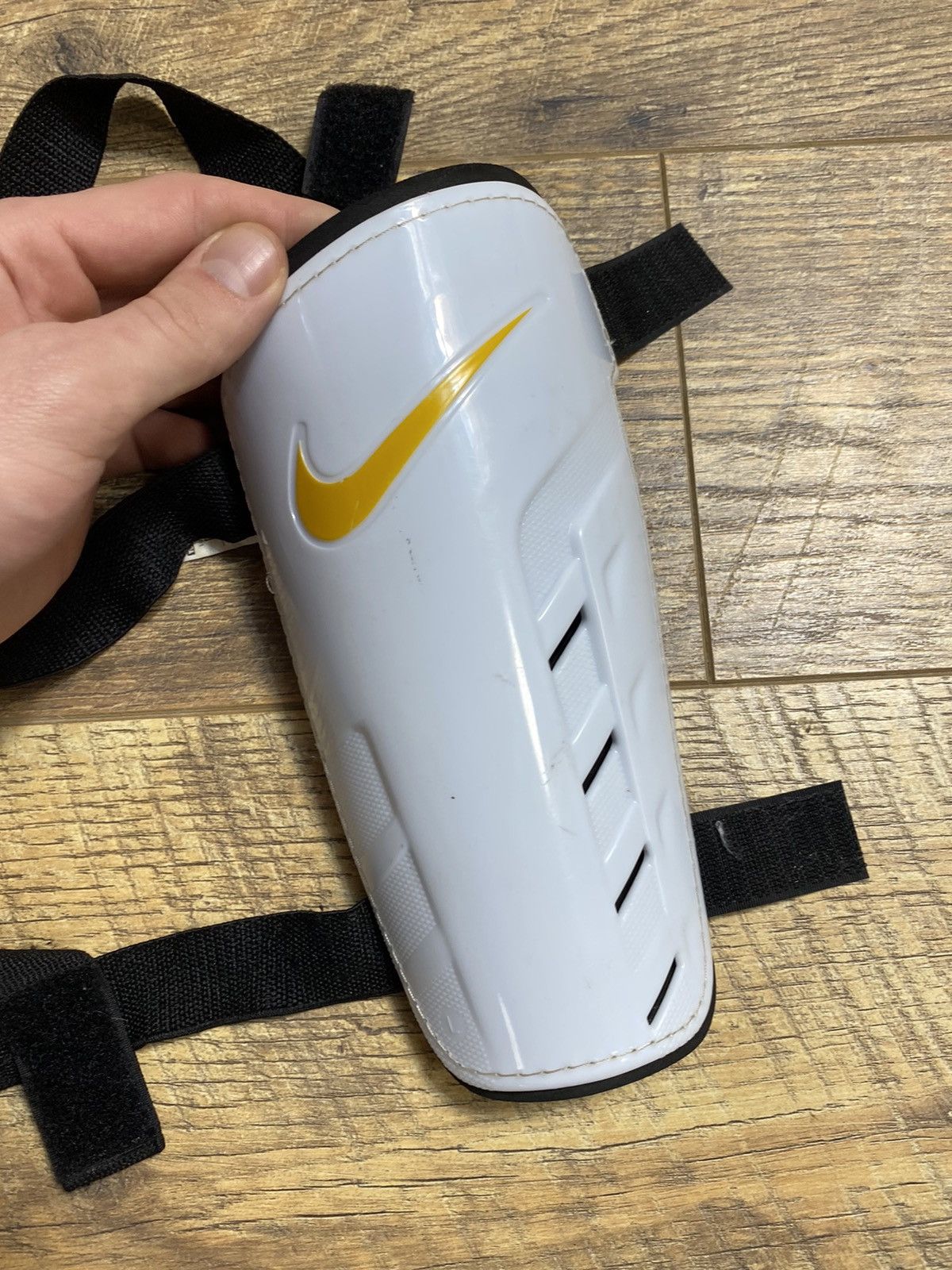 Nike Nike Football Shinguards White/Yellow Strap Size L 170-180cm Size ONE SIZE - 4 Thumbnail