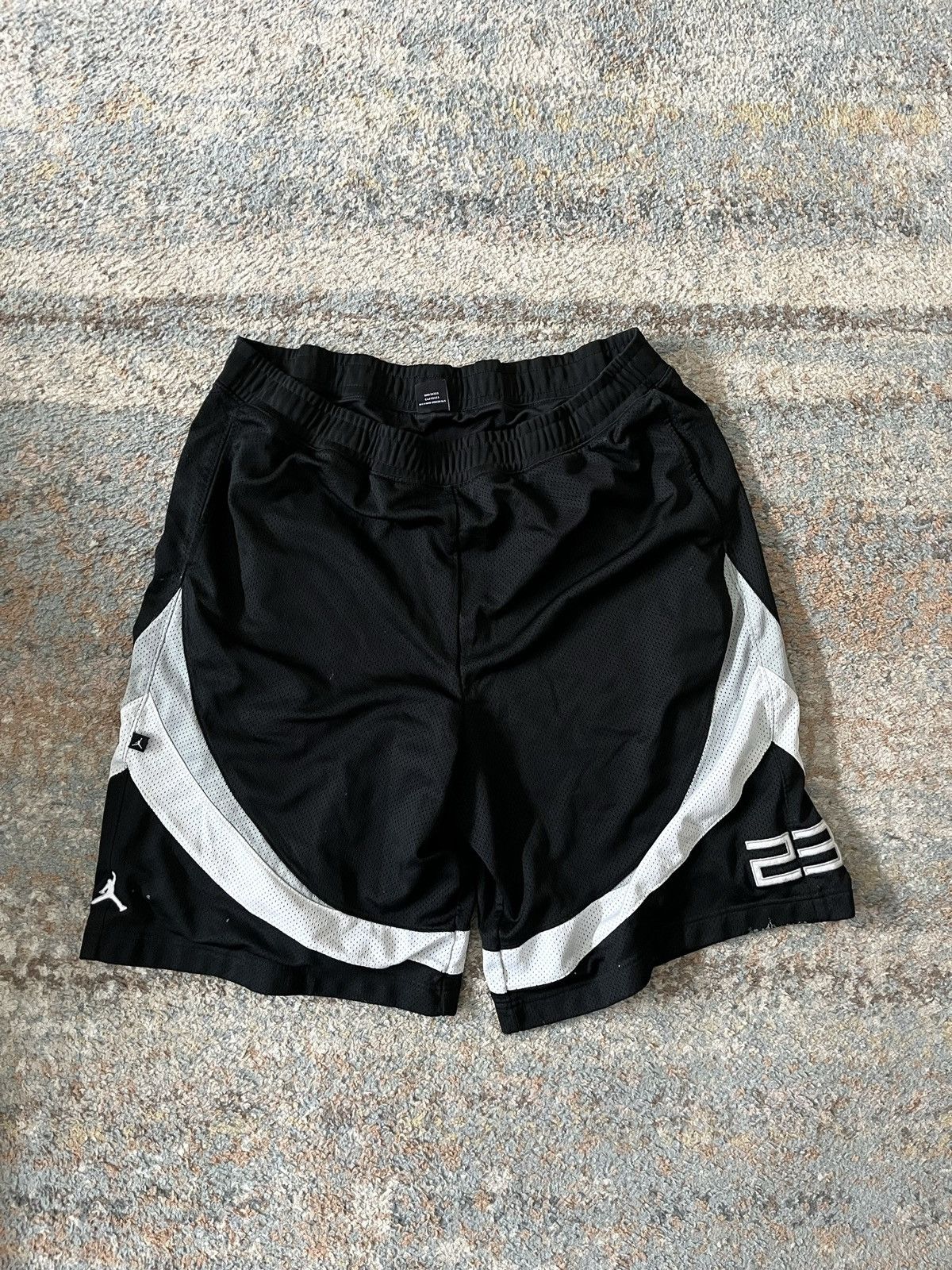 Jordan Brand VTG Jordan Shorts Y2K XL Black White Distressed Size US 34 / EU 50 - 8 Thumbnail