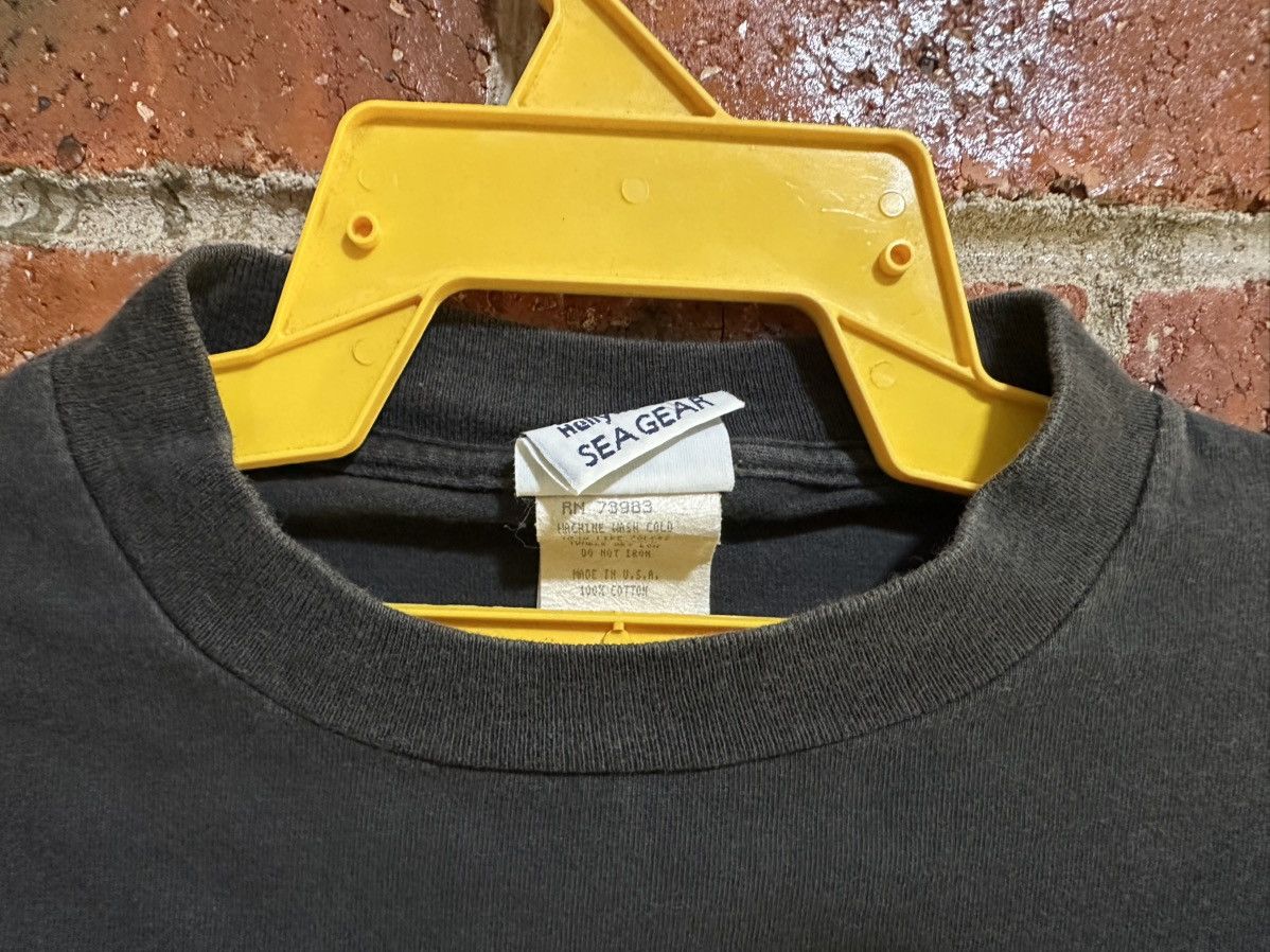 Helly Hansen Vintage Helly Hensen Because The World Isn’t Flat Faded Tee Size US M / EU 48-50 / 2 - 6 Thumbnail