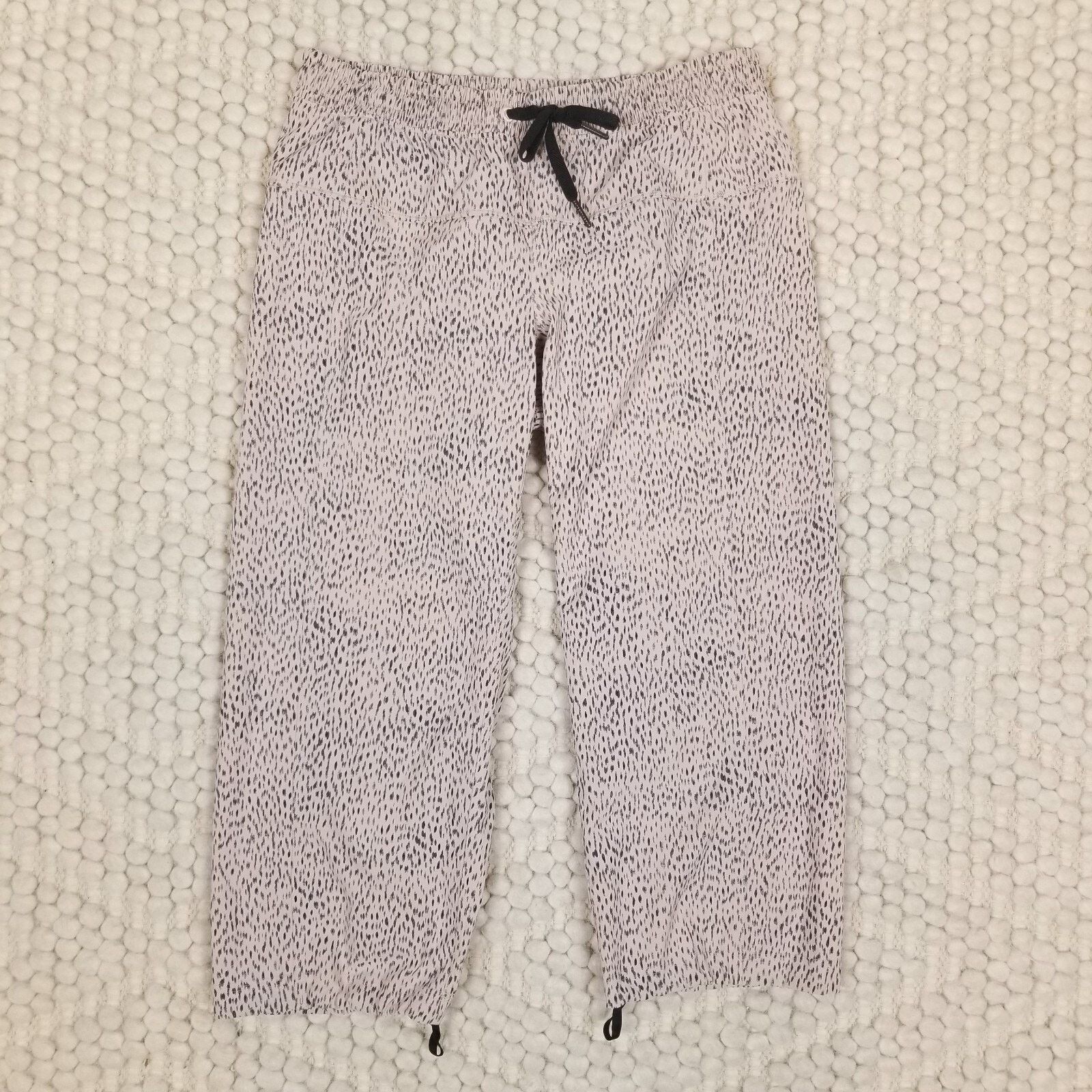 Lululemon Lululemon Step Lively Crop Dottie Dash Grain Black Sz 4 Size 27" / US 4 / IT 40 - 2 Thumbnail
