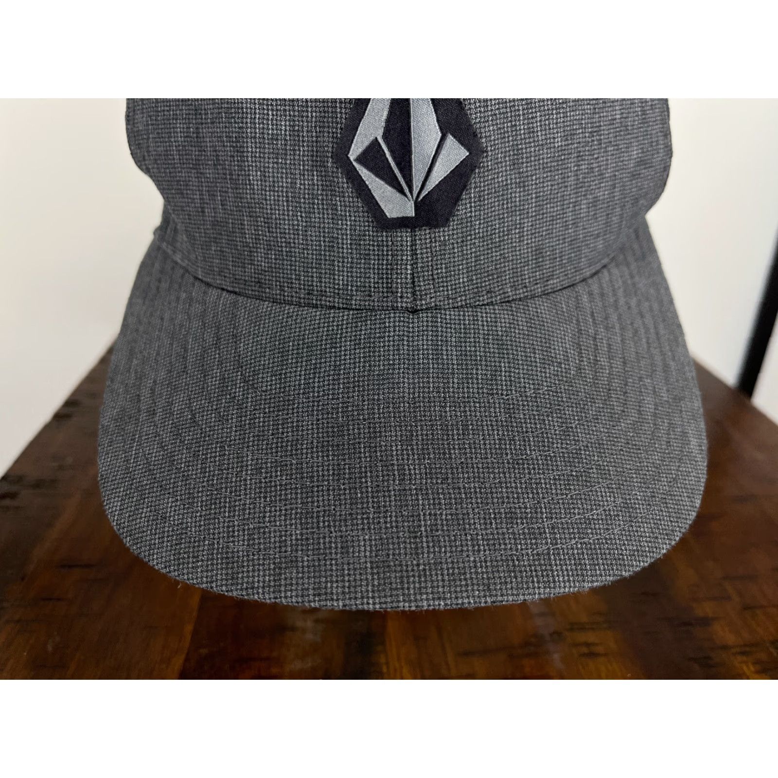 Volcom Volcom Hat Cap Fitted Adult Large Gray Stretch Polyester Blend Skater Beach Baseball Cap Mens L Gray Volcom Hat Cap Baseball Cap Skater Beach L Mens Size ONE SIZE - 4 Thumbnail