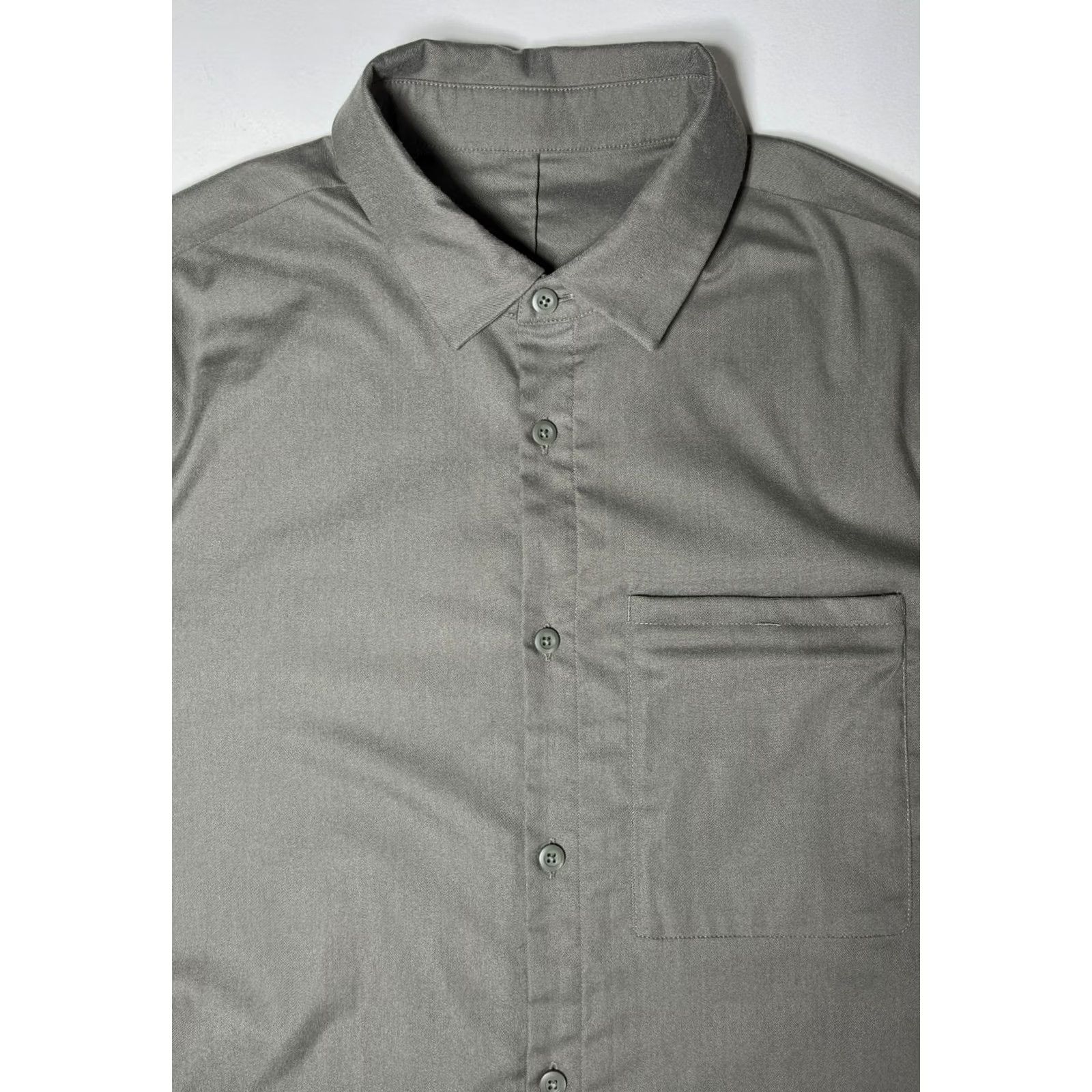 Lululemon VINTAGE? No. Lululemon Men's Button-Up Shirt Activewear M Green Casual Long Sleeve Regular Logo Basic Lightweight Size US M / EU 48-50 / 2 - 4 Thumbnail