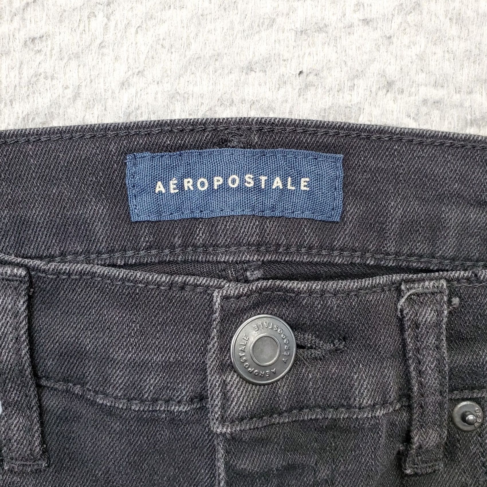 Vintage Aéropostale Women 6 Black Denim Cut-Off Cheeky Shorts Distressed Frayed Hem Plain Front 3" Inseam Size 28" / US 6 / IT 42 - 6 Thumbnail