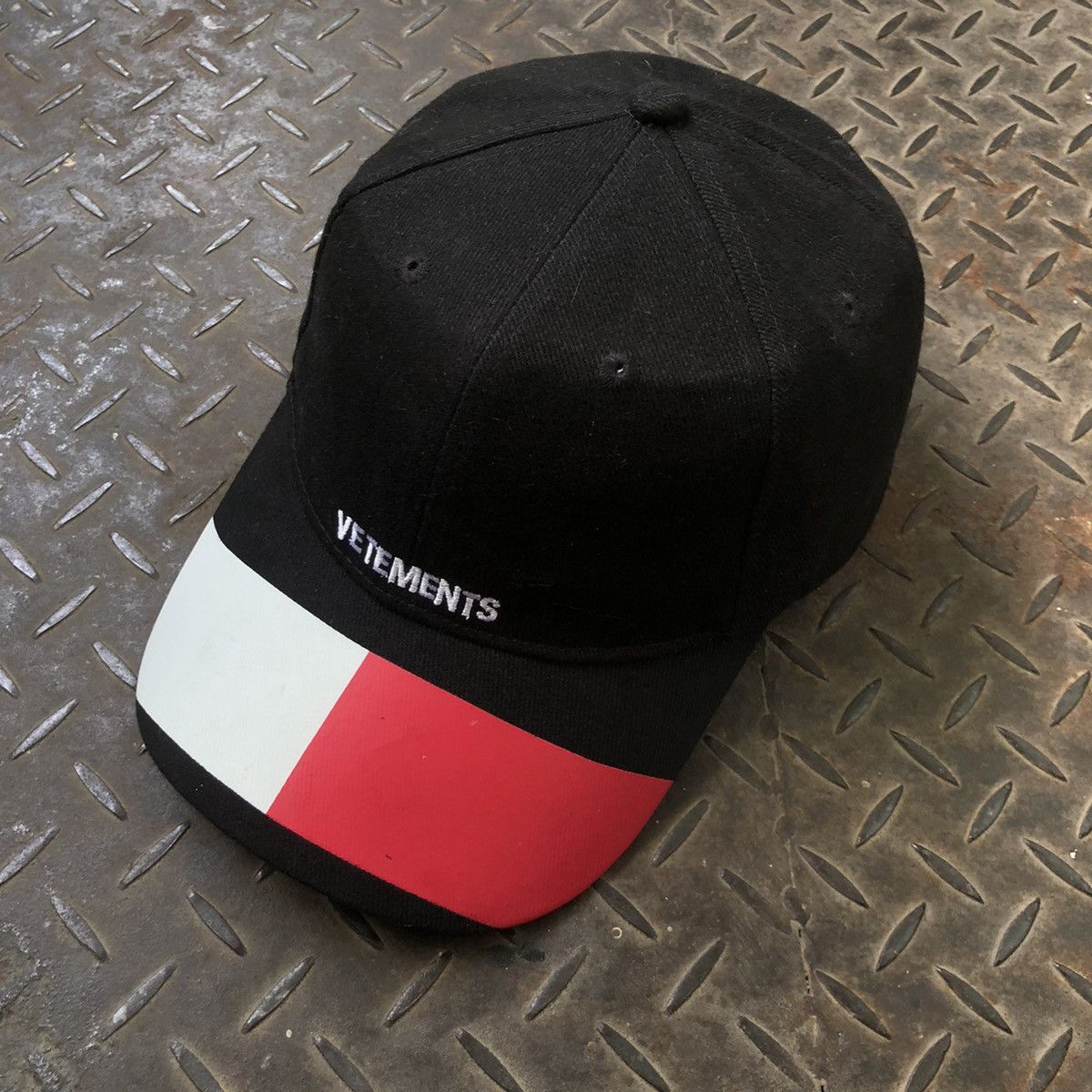 Vetements x Tommy Hilfiger Embroidery Dad Cap